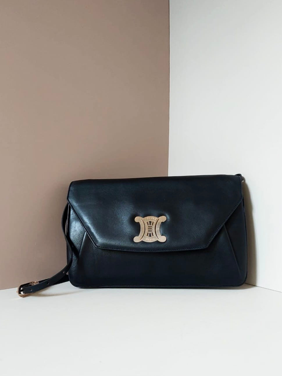 CELINE black leather gold Arc de Triomphe buckle envelope small bag / side bag / oblique bag 