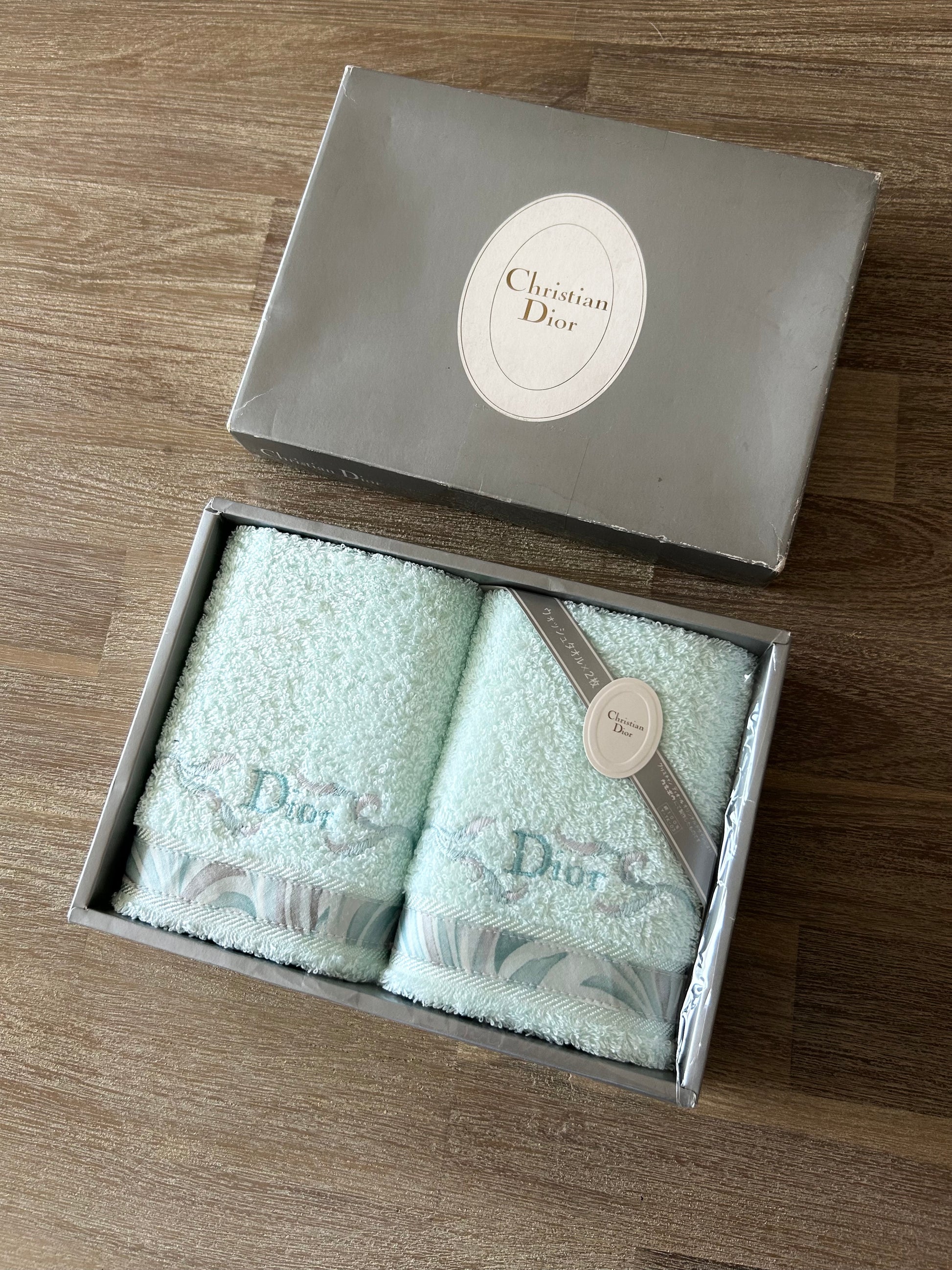 女神節滿額 HKD$3888贈品 - CHRISTIAN DIOR經典毛巾禮盒