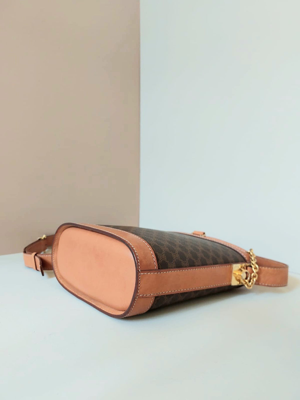 CELINE rare coffee color old flower chain French fry small bag / side bag / oblique bag