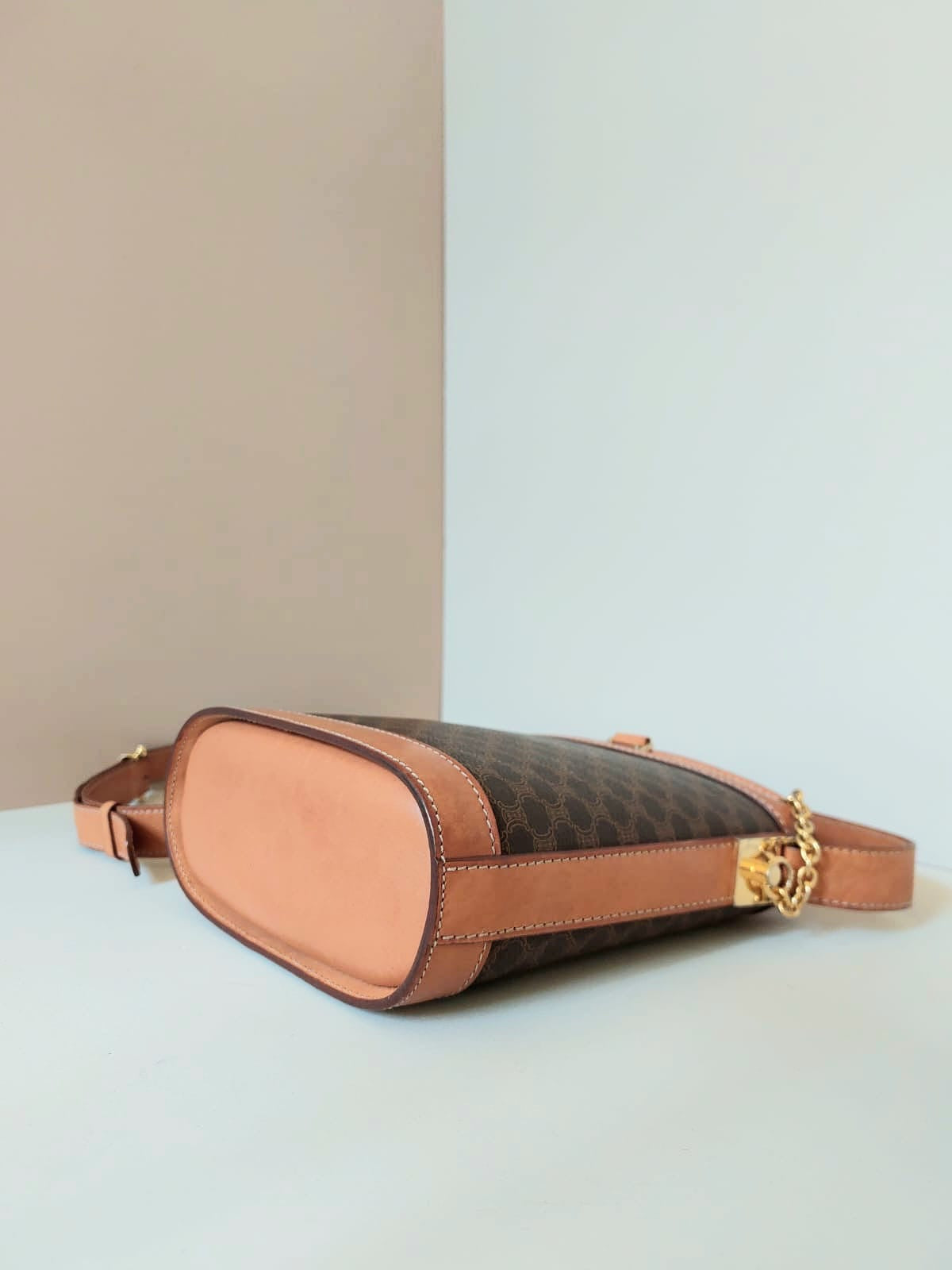 CELINE rare coffee color old flower chain French fry small bag / side bag / oblique bag