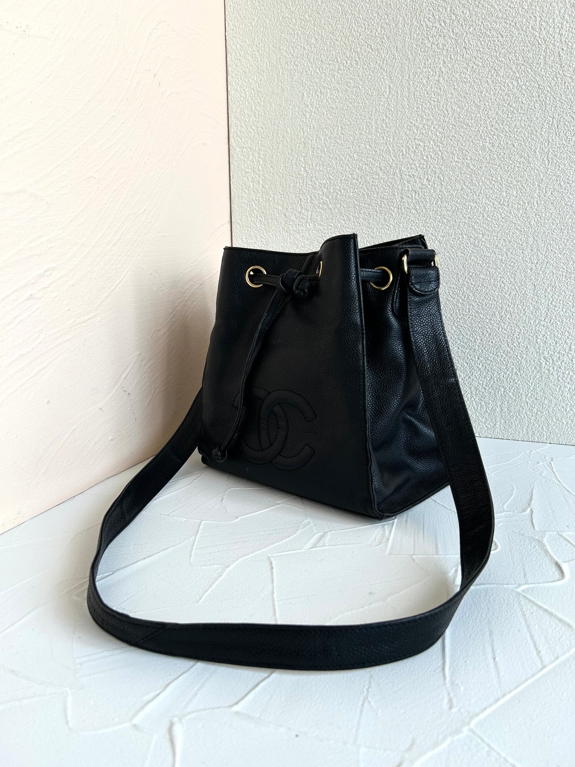 中古二手Chanel黑色魚子醬皮革水桶包/側背包/斜背包