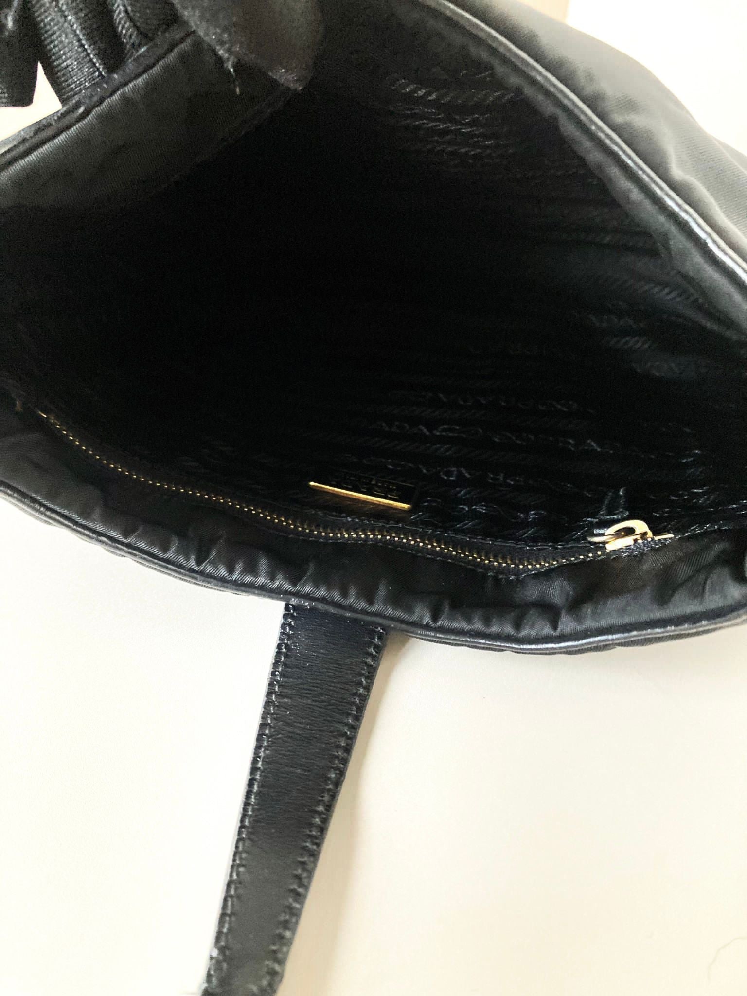 PRADA Black Gold Triangle Hobo Underarm Shoulder Bag/Underarm Bag/Side Bag