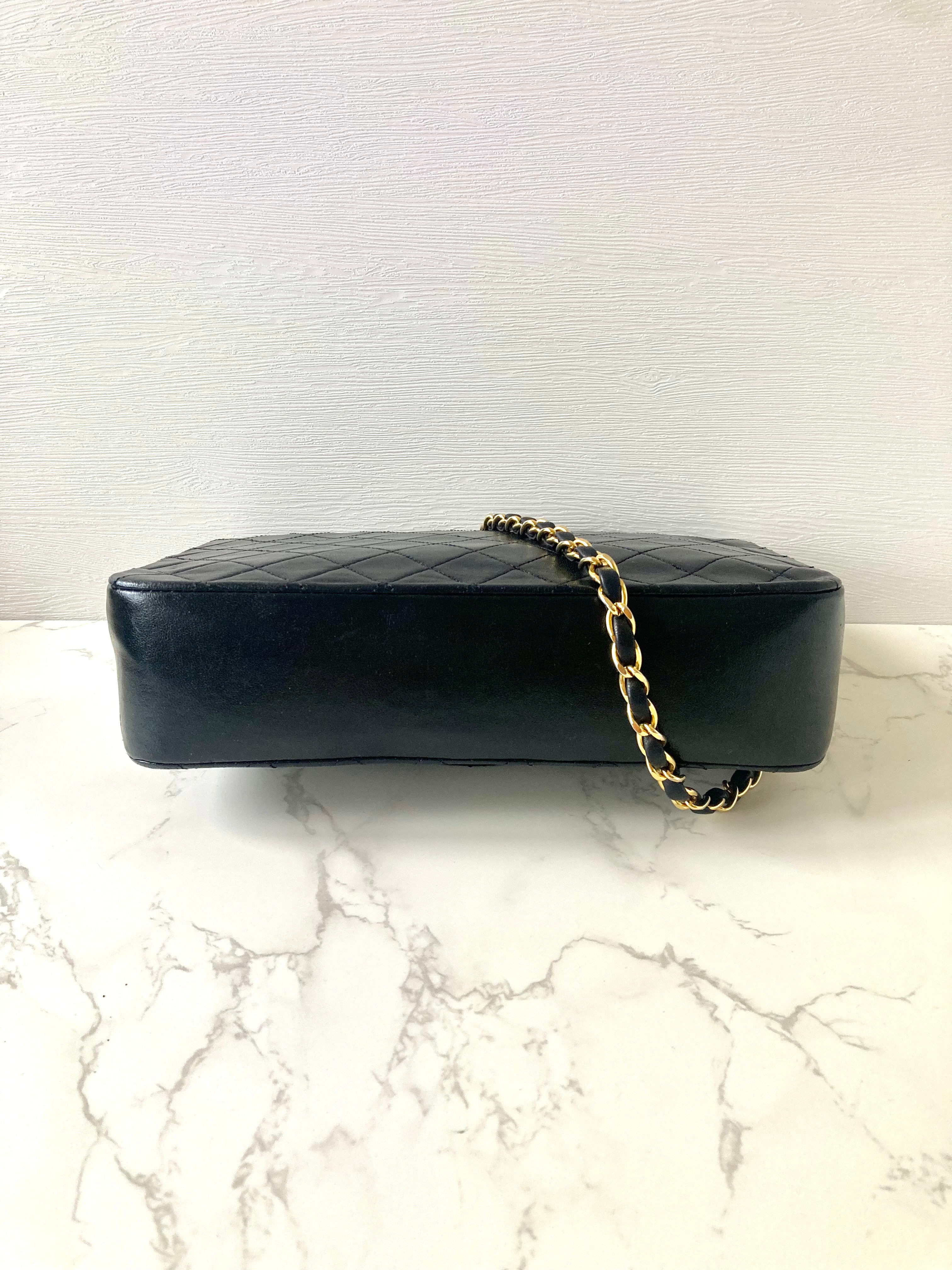 CHANEL Classic 24cm Flap Chain Bag