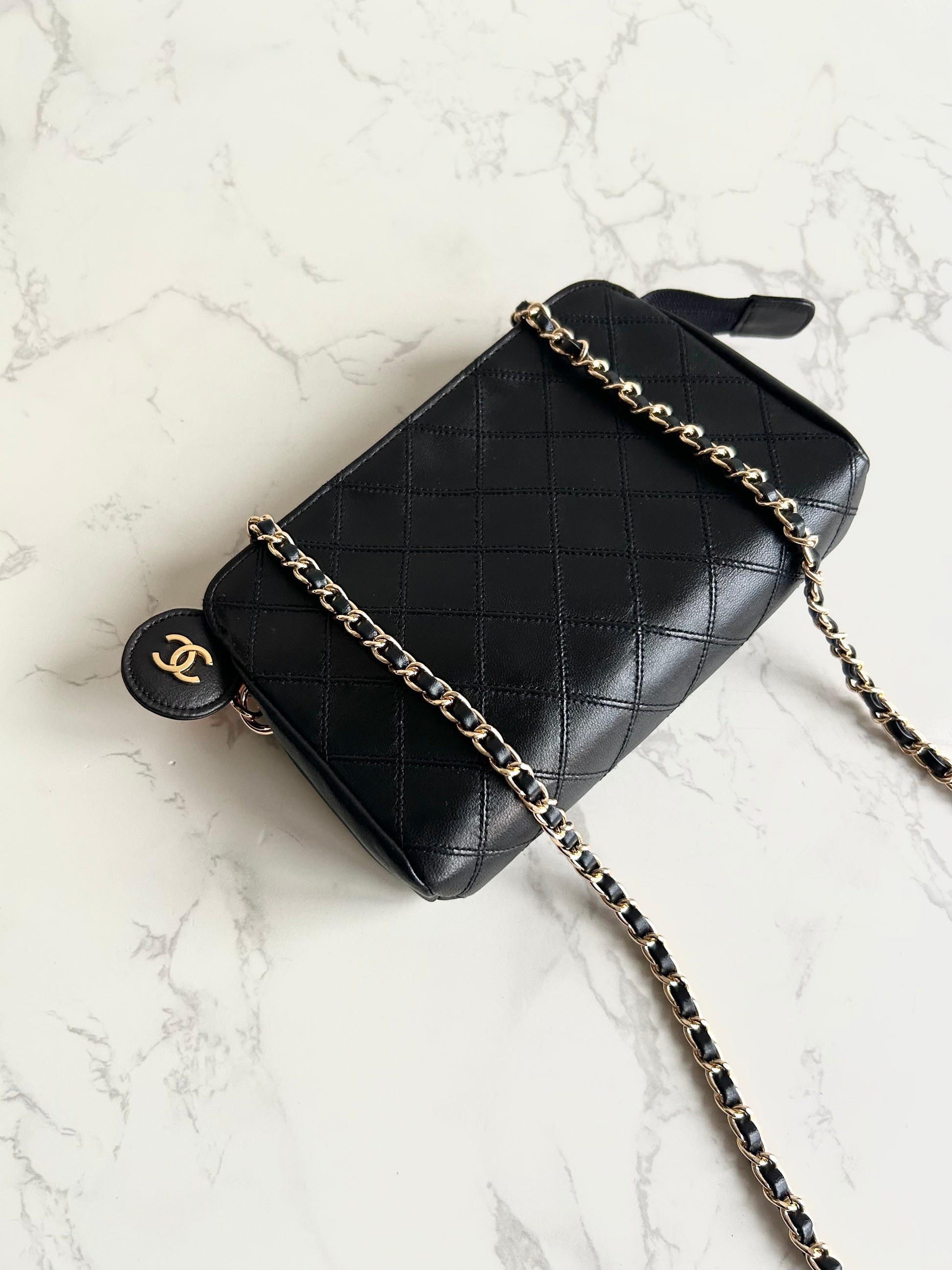 Chanel 黑色小羊皮革Matelassé斜背包/單肩包/側背包