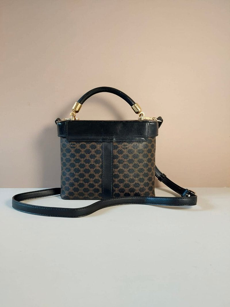 CELINE rare black old flower gold Arc de Triomphe Vanity box / side bag / oblique bag