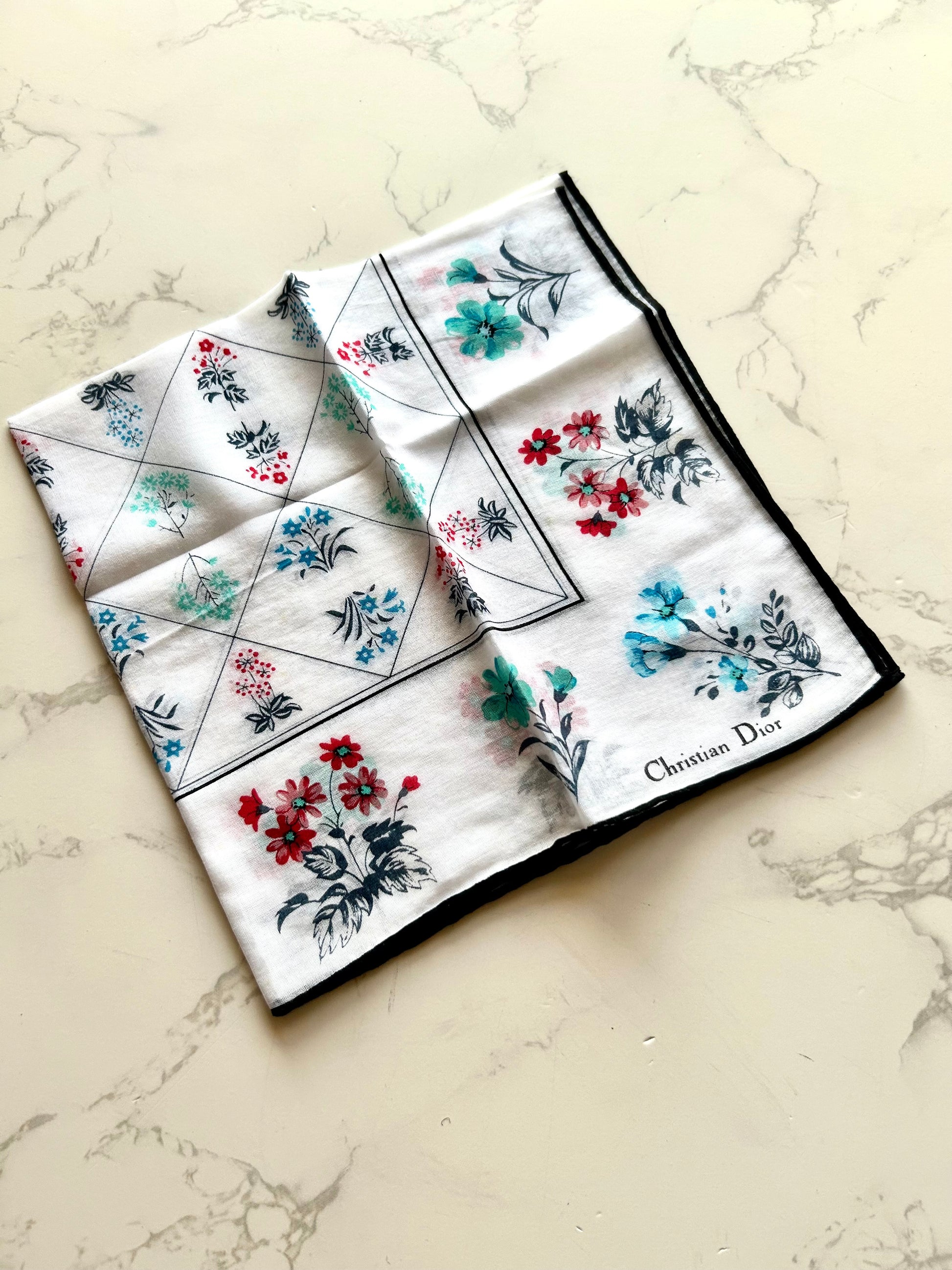 DIOR / FENDI中古方型絲巾（約46x46cm)或配件（隨機款式）· 新春禮品