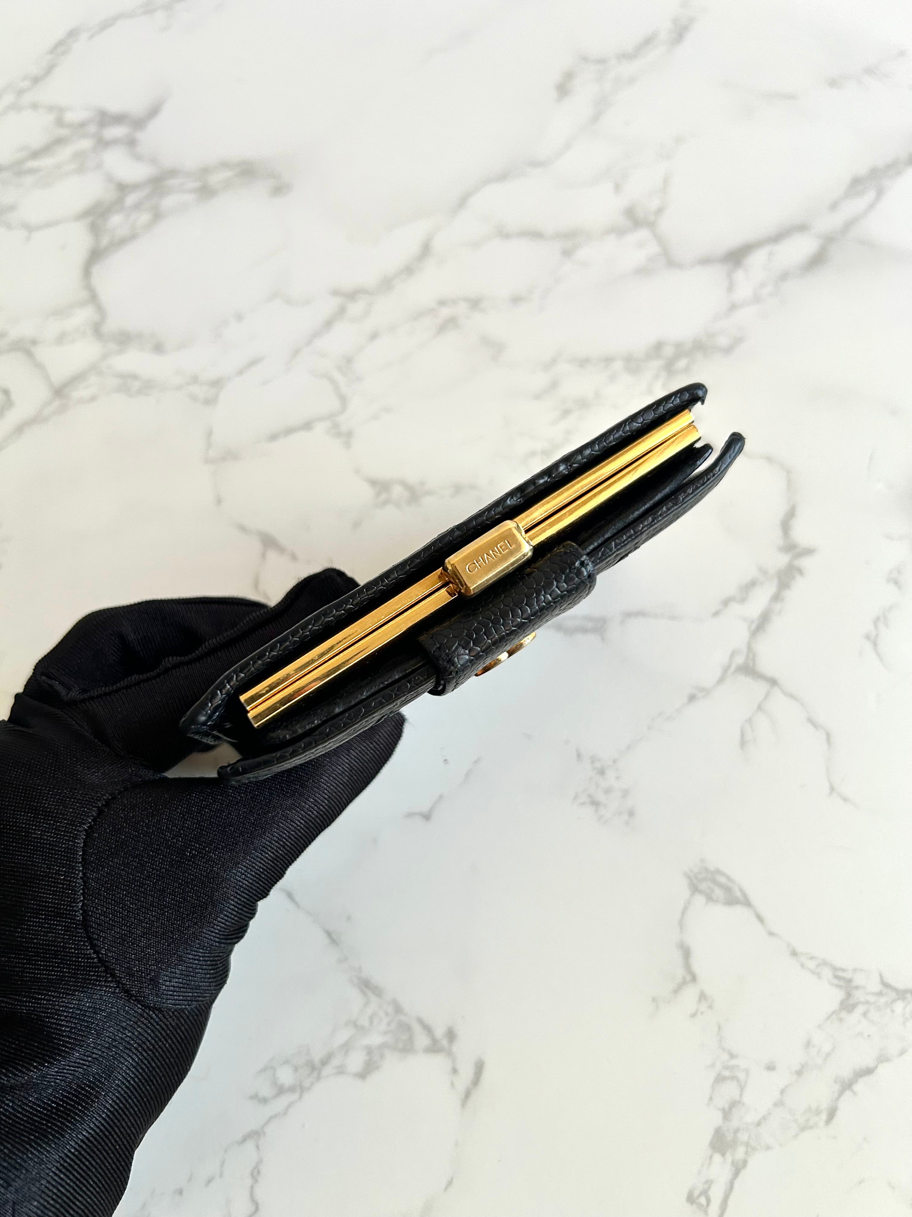 CHANEL rare gold buckle black caviar cowhide leather short wallet / wallet / purse