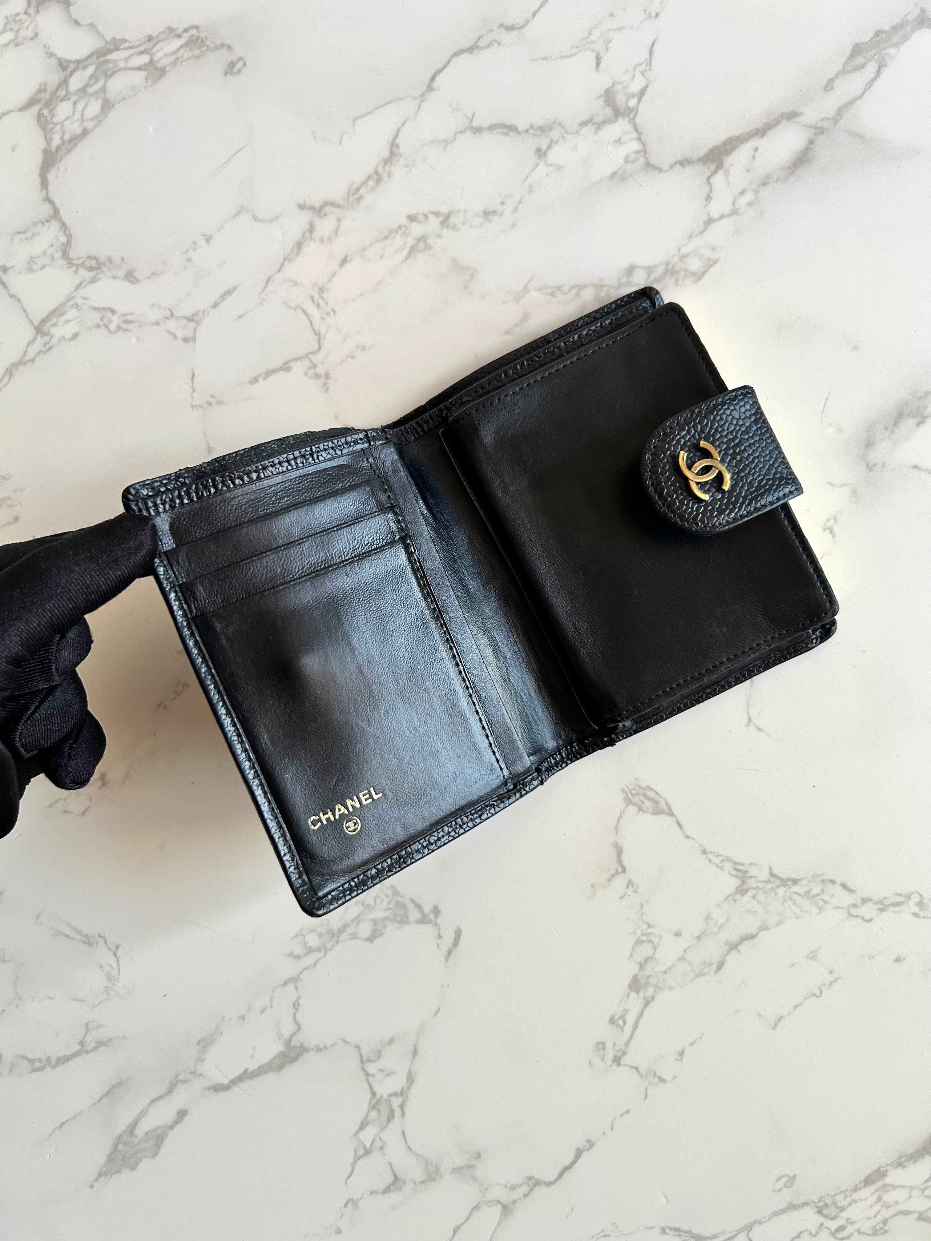 CHANEL rare gold buckle black caviar cowhide leather short wallet / wallet / purse