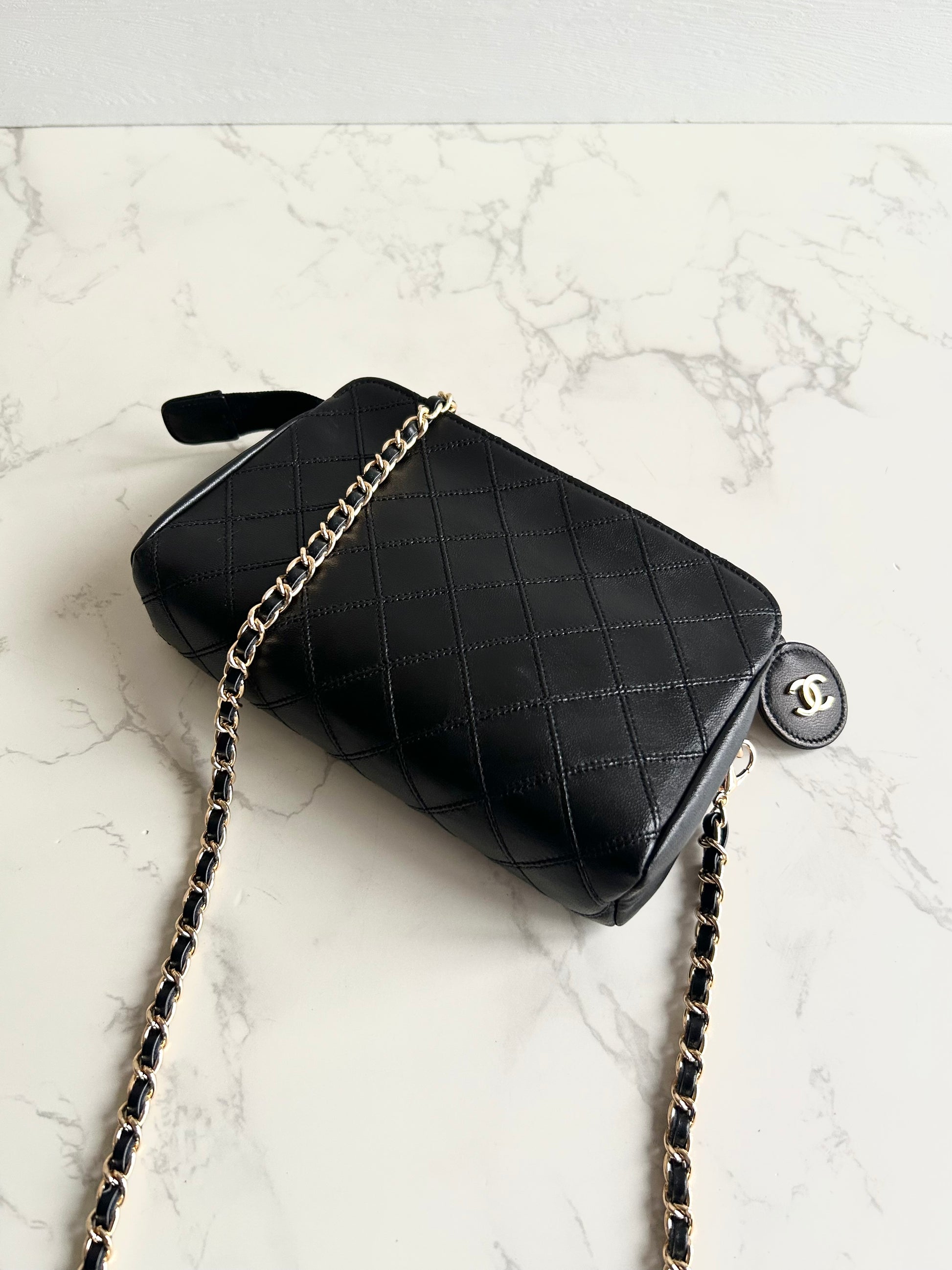 Chanel 黑色小羊皮革Matelassé斜背包/單肩包/側背包