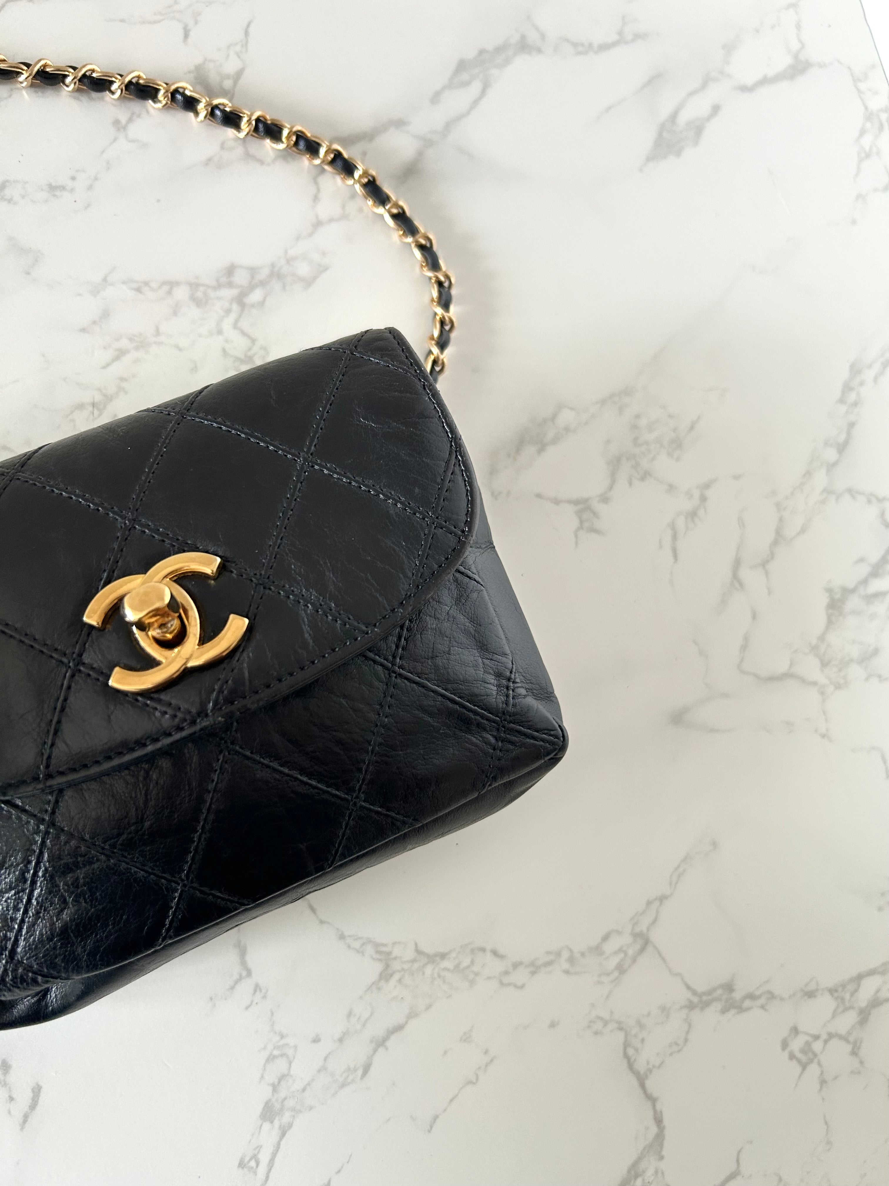 CHANEL rare black leather rotating buckle belt bag/side bag/clutch bag