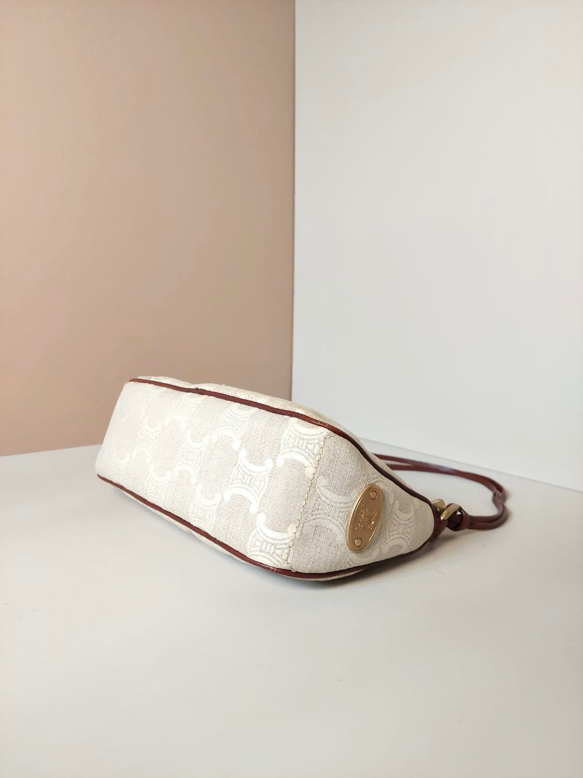 CELINE rare milk tea color Arc de Triomphe old flower small bag/side backpack/underarm bag