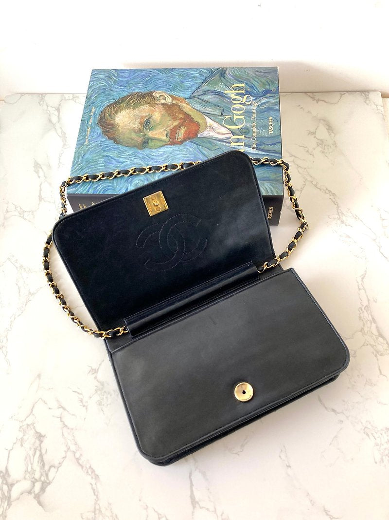 CHANEL classic black gold buckle 24cm Full Flap chain small bag/side backpack/shoulder bag