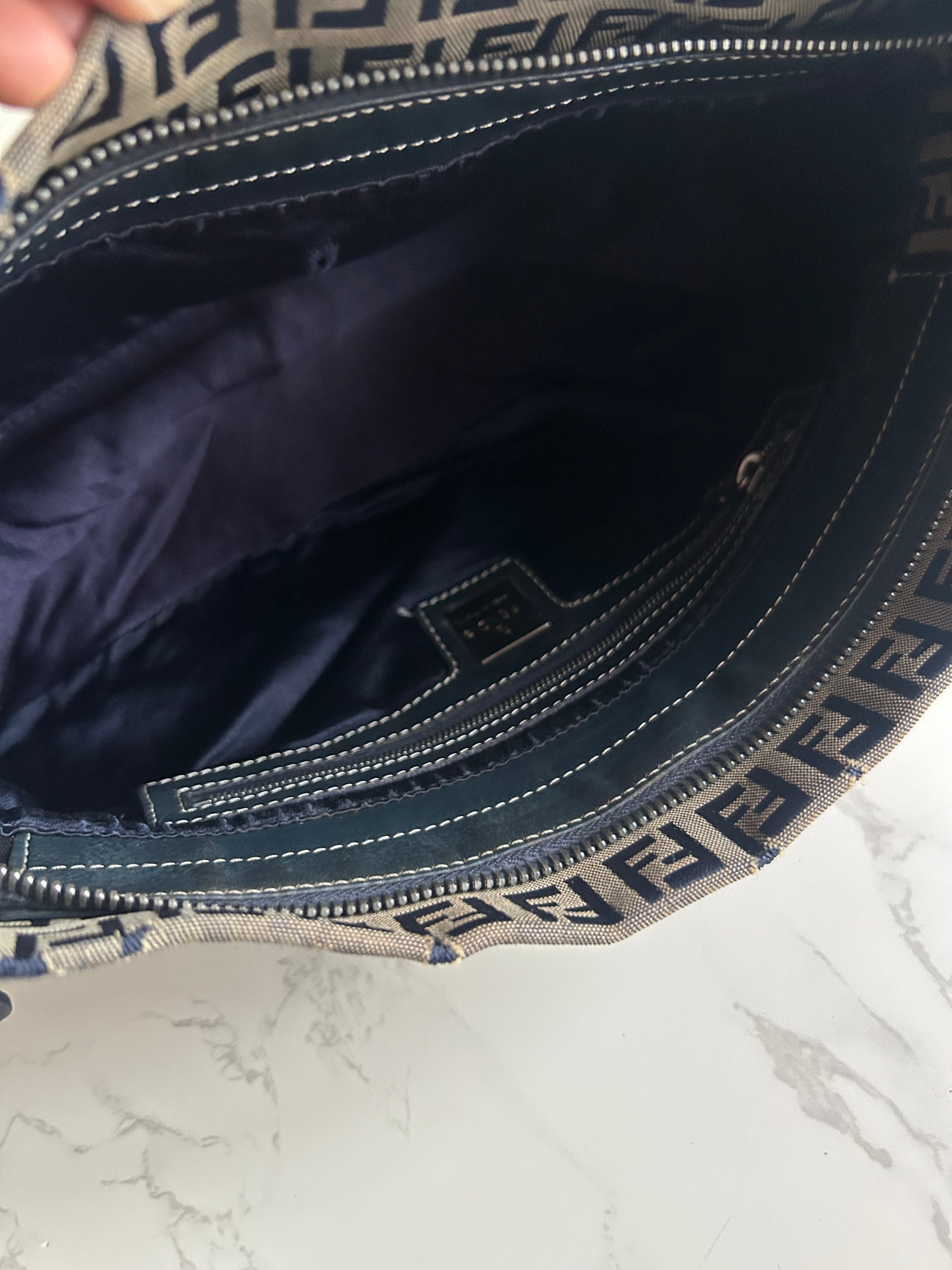 Fendi灰黑色Mama Baguette老花法棍包 側背包 腋下包