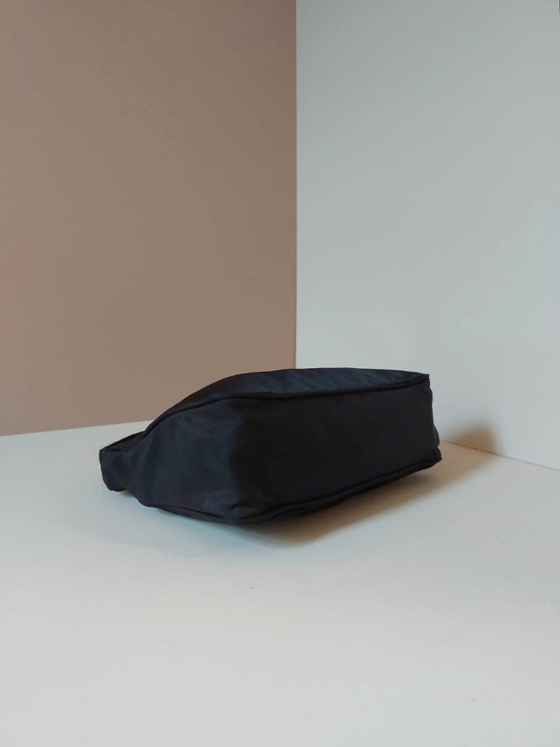 PRADA 黑色銀三角Hobo腋下單肩小包/腋下包/側背包