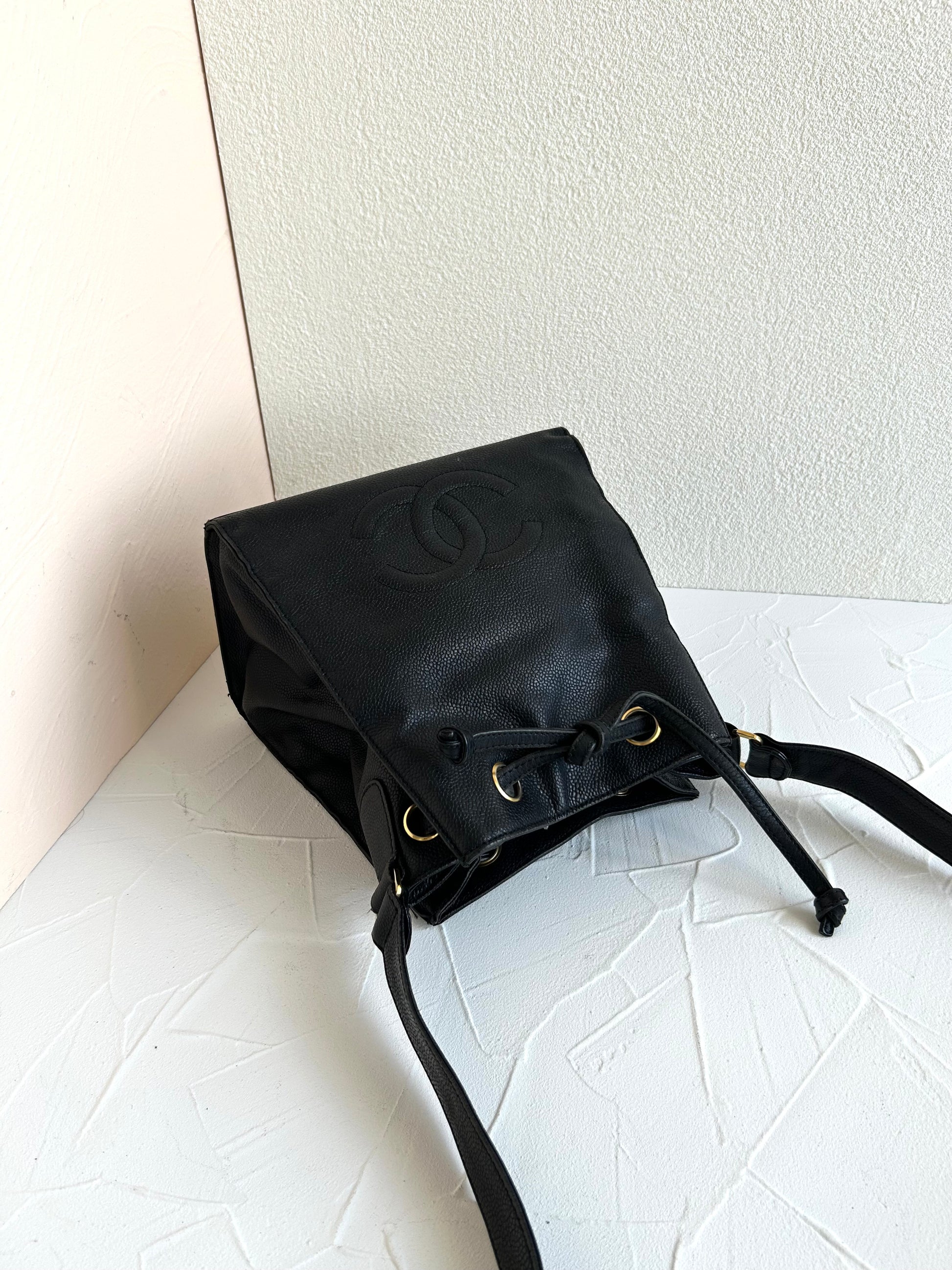 中古二手Chanel黑色魚子醬皮革水桶包/側背包/斜背包