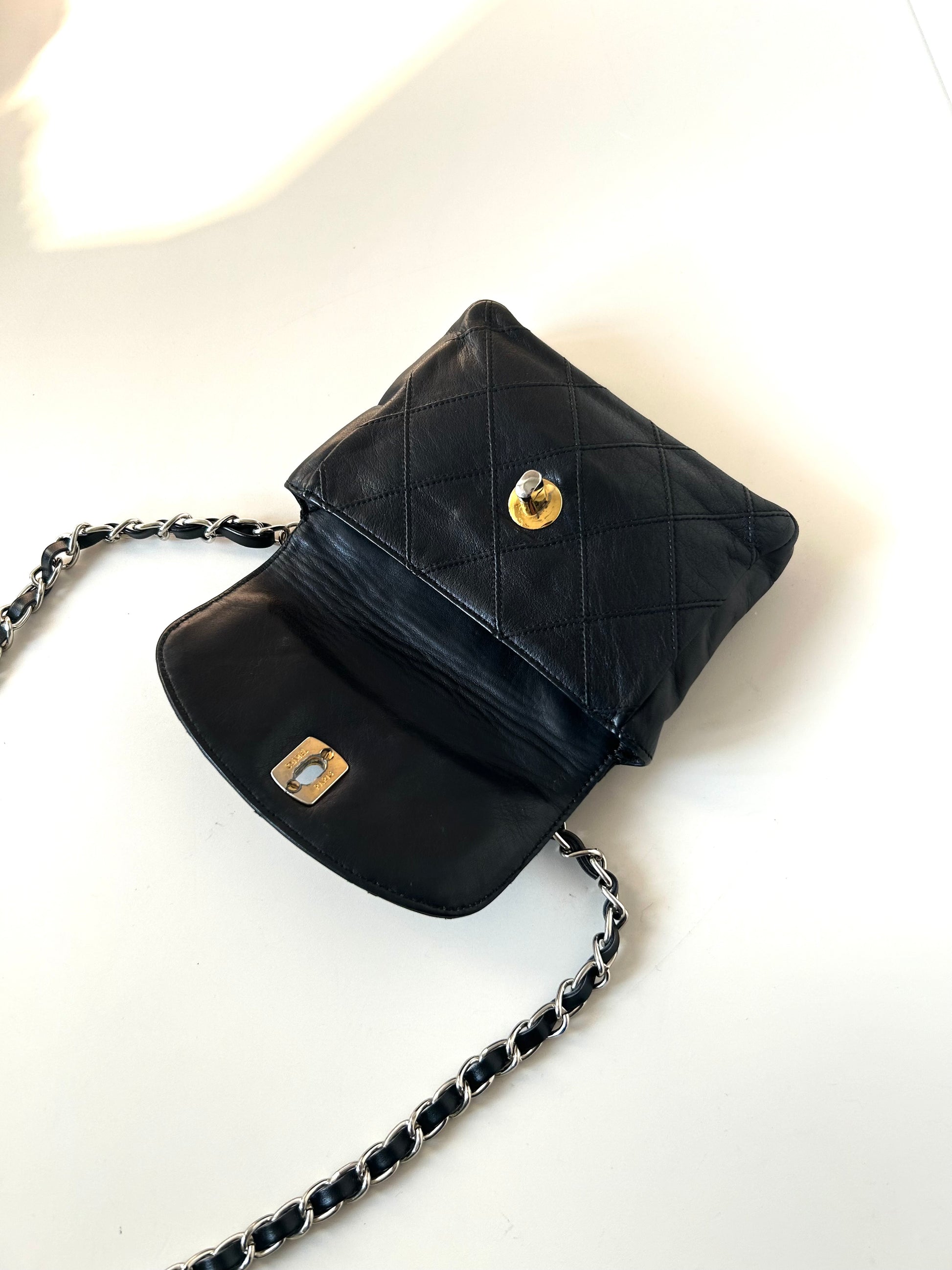 CHANEL rare black leather rotating buckle belt bag/side bag/clutch bag