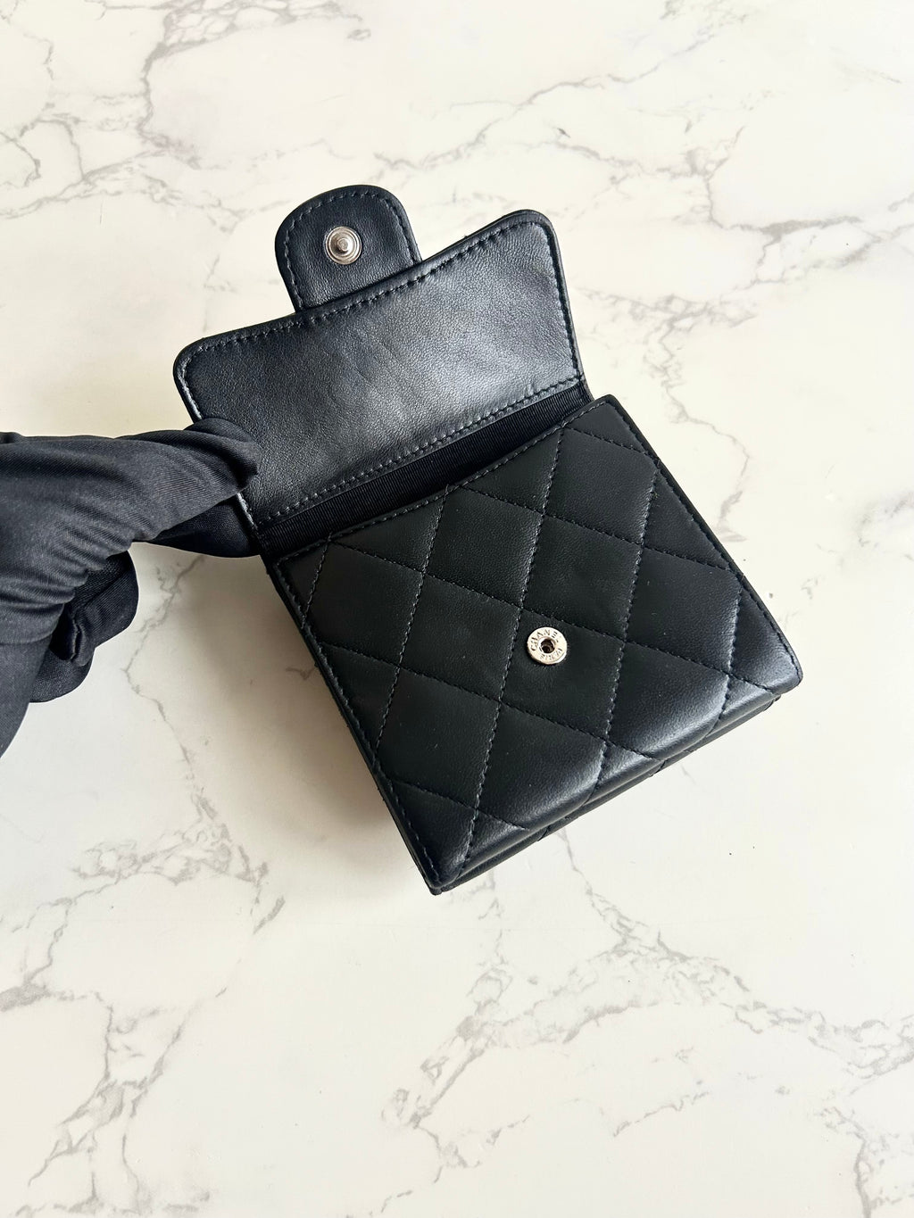 中古Chanel雙面黑銀色小羊皮革短夾 短錢包