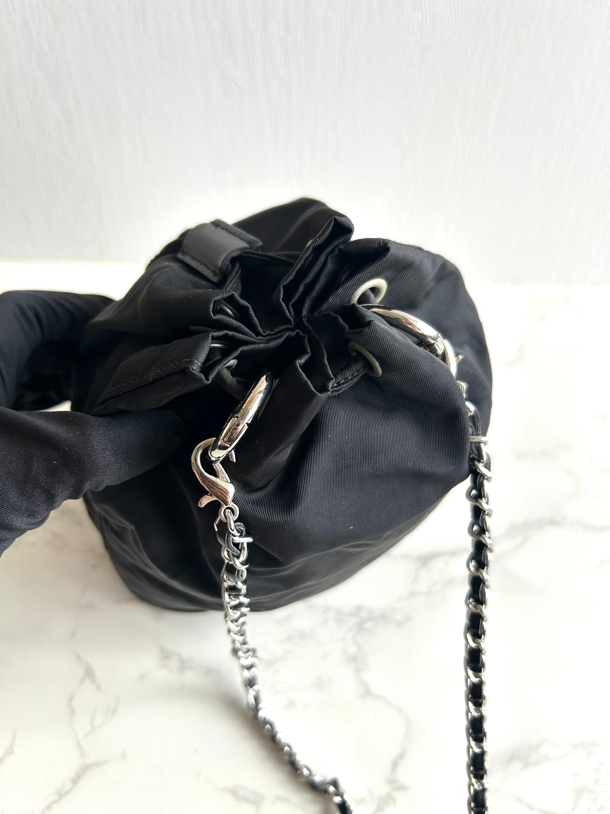 中古Prada黑銀鏈子迷你水桶包 側背包 斜背包