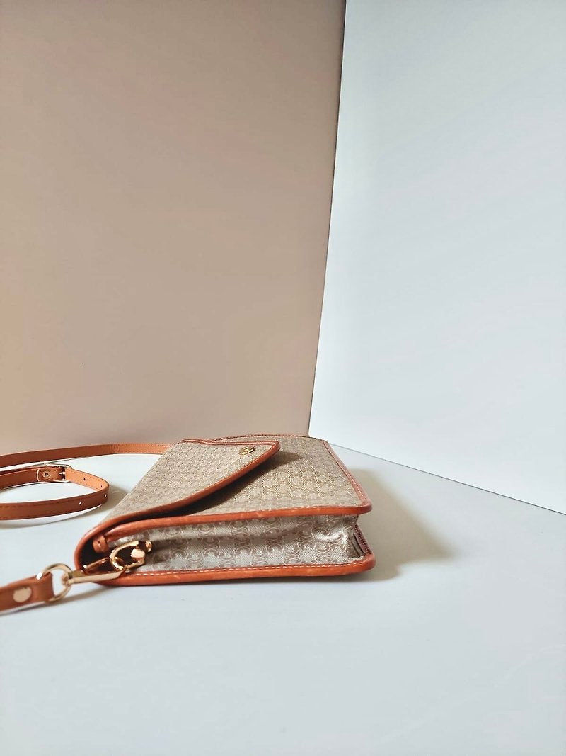 CELINE Beige Apricot Old Flower Leather Gold Arc de Triomphe Buckle Envelope Bag/Side Bag/Messenger Bag