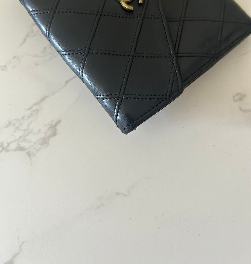 CHANEL rare double-sided black lambskin gold label short wallet / wallet