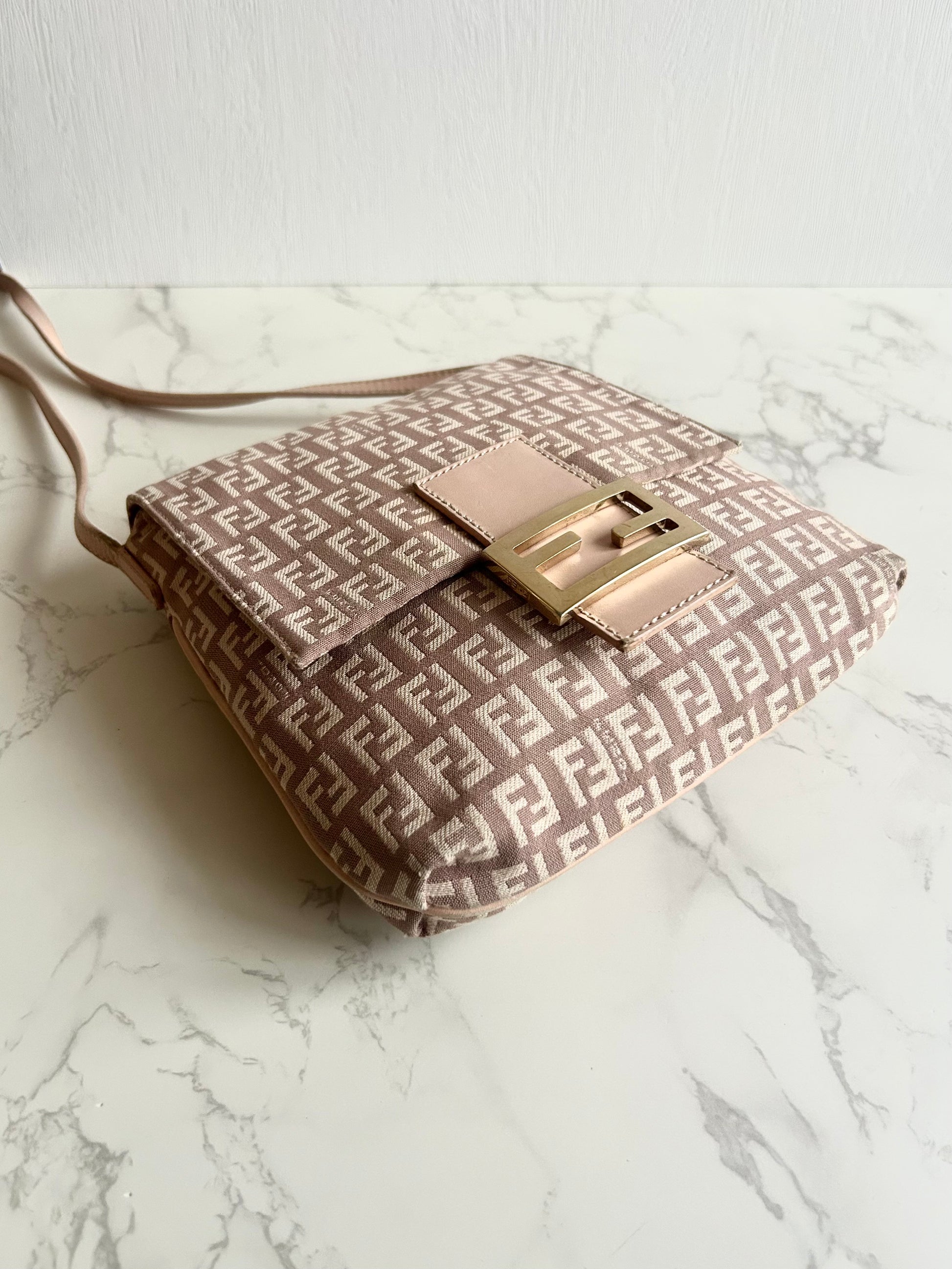 FENDI 稀有Zucca粉紅色老花銀扣豆腐包/側背包/斜背包