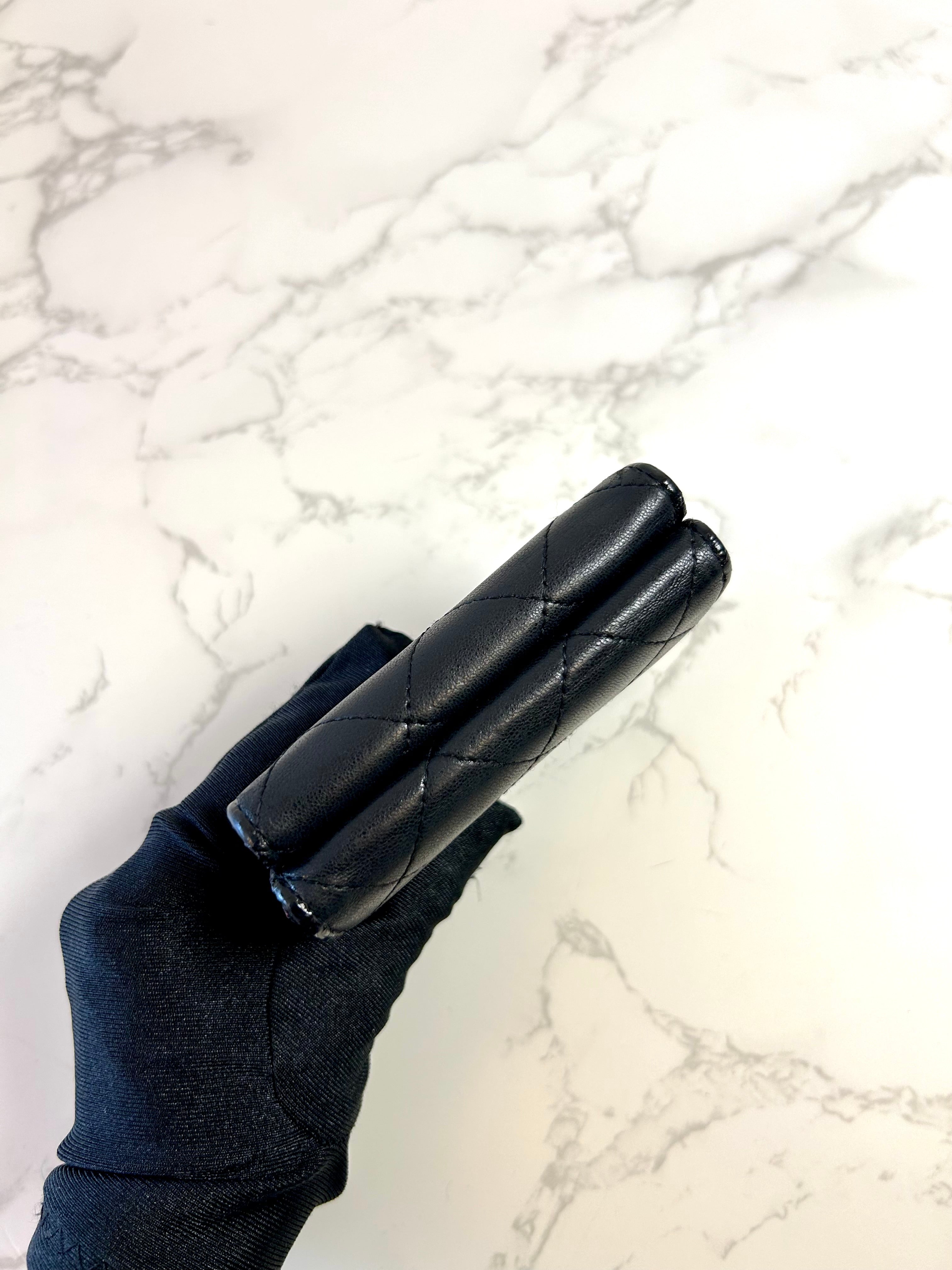 CHANEL double-sided lambskin black silver buckle short wallet / wallet