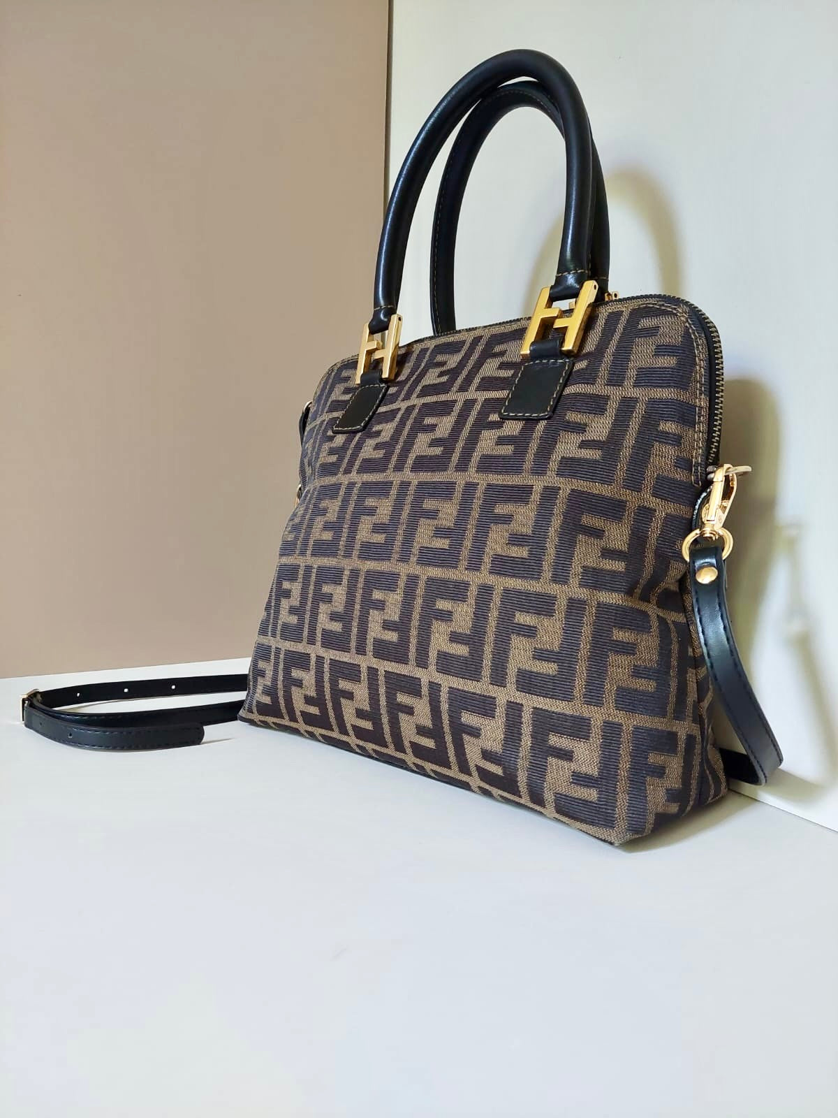 FENDI Zucchino coffee with black old flower gold buckle shell dual-purpose bag/side bag/oblique bag