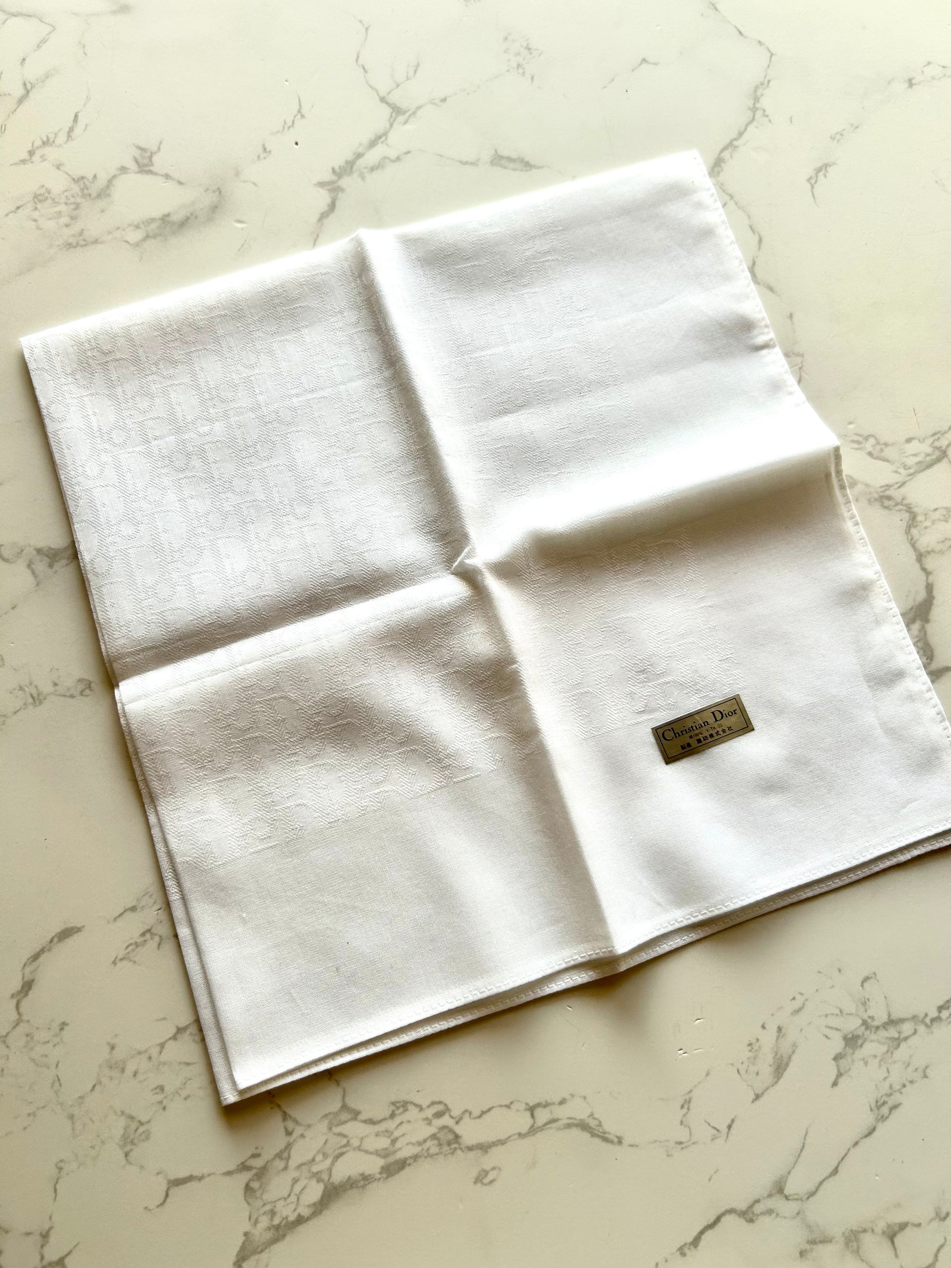 DIOR / FENDI中古方型絲巾（約46x46cm)或配件（隨機款式）· 新春禮品