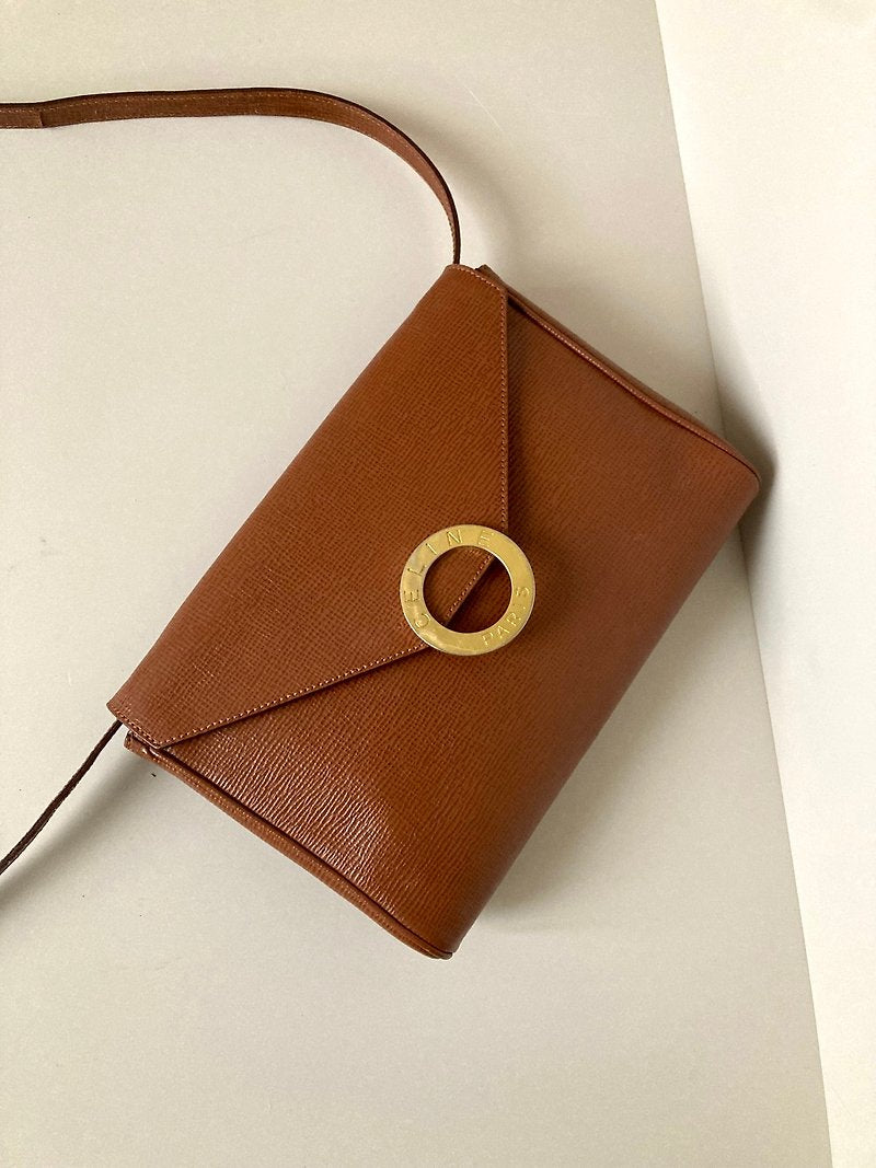 CELINE 咖啡色大金環扣信封皮革小包/側背包/斜背包