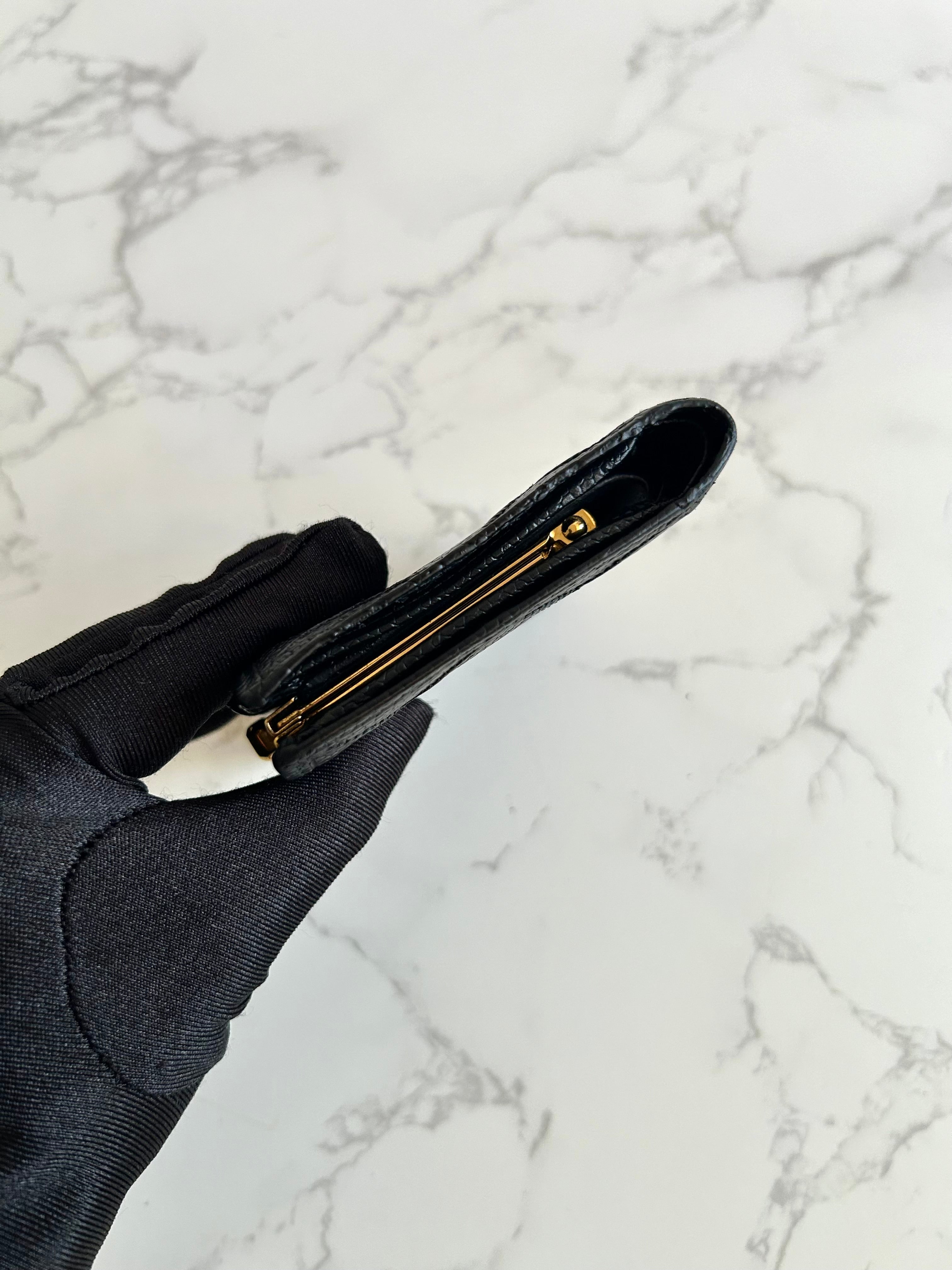CHANEL rare gold buckle black caviar cowhide leather short wallet / wallet / purse