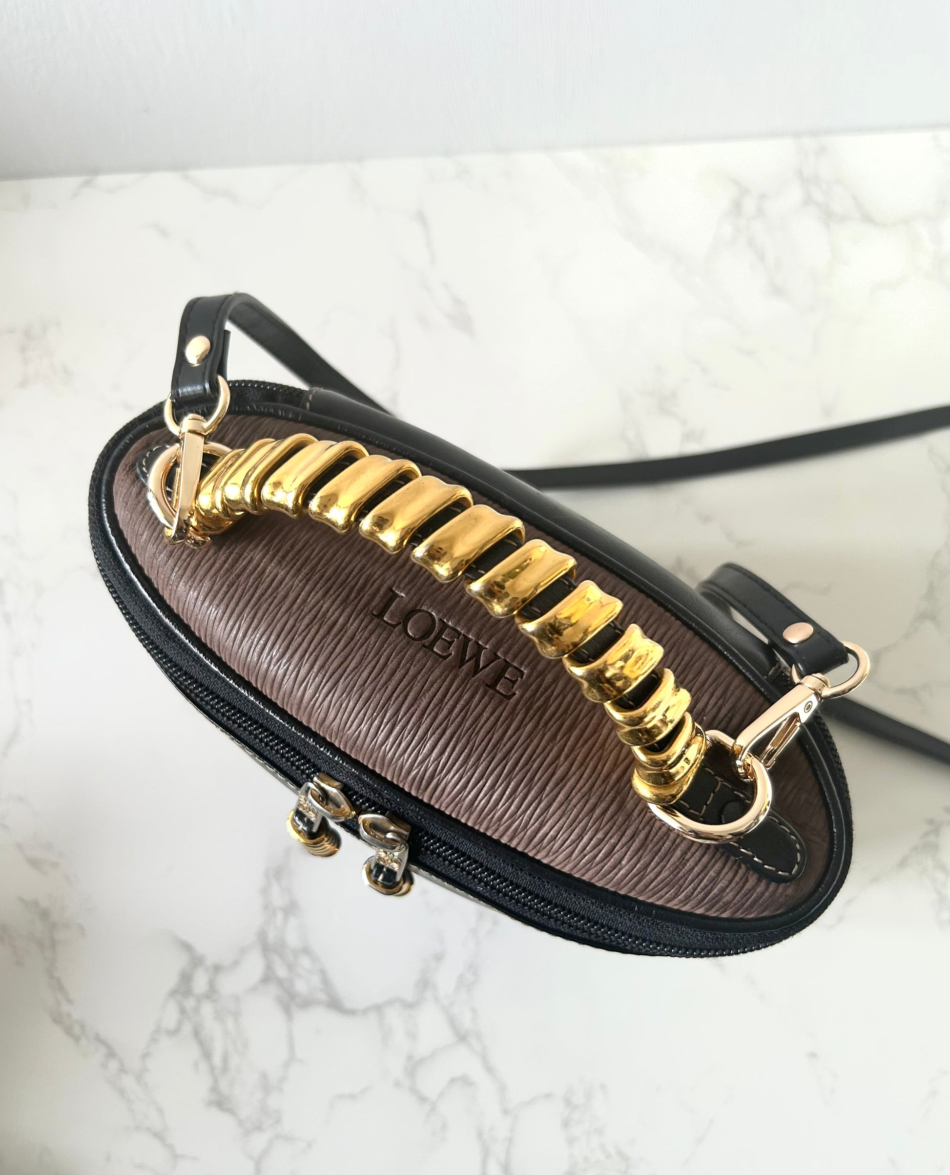 LOEWE gold snake bone black leather box dual-purpose side backpack/oblique backpack/handbag