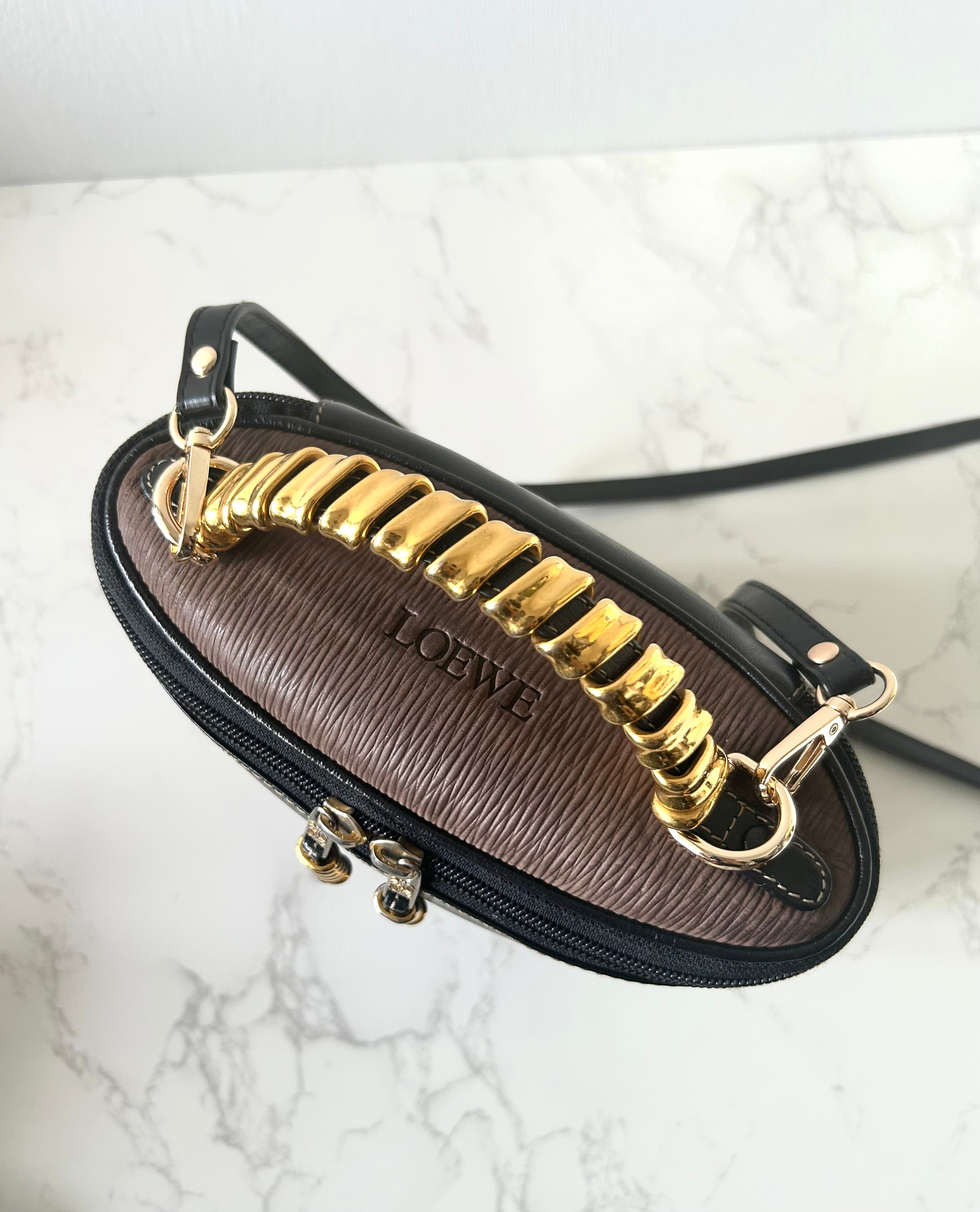 LOEWE gold snake bone black leather box dual-purpose side backpack/oblique backpack/handbag