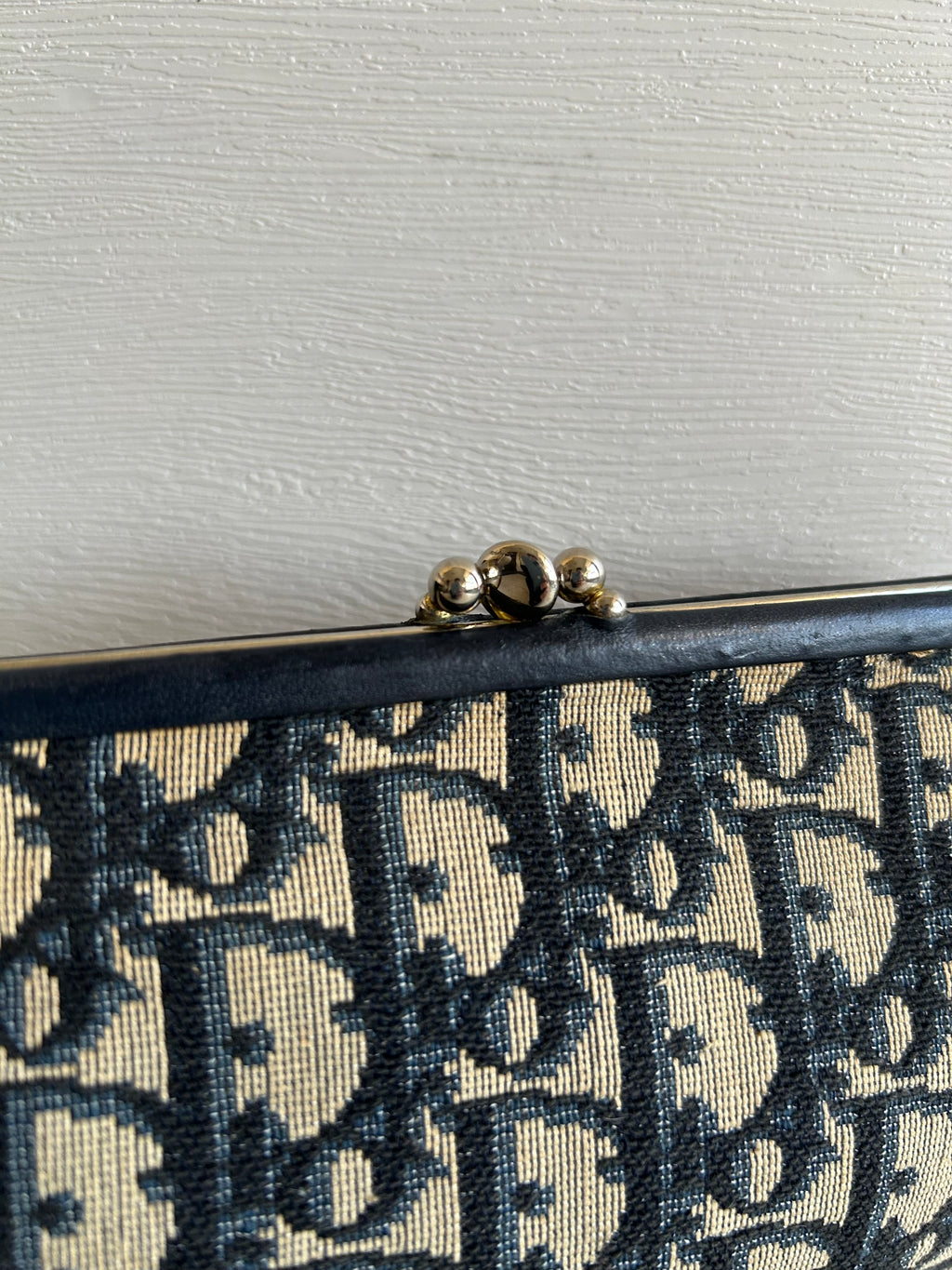 CHRISTIAN DIOR dark blue old flower mouth gold dumpling side bag / clutch bag / oblique bag