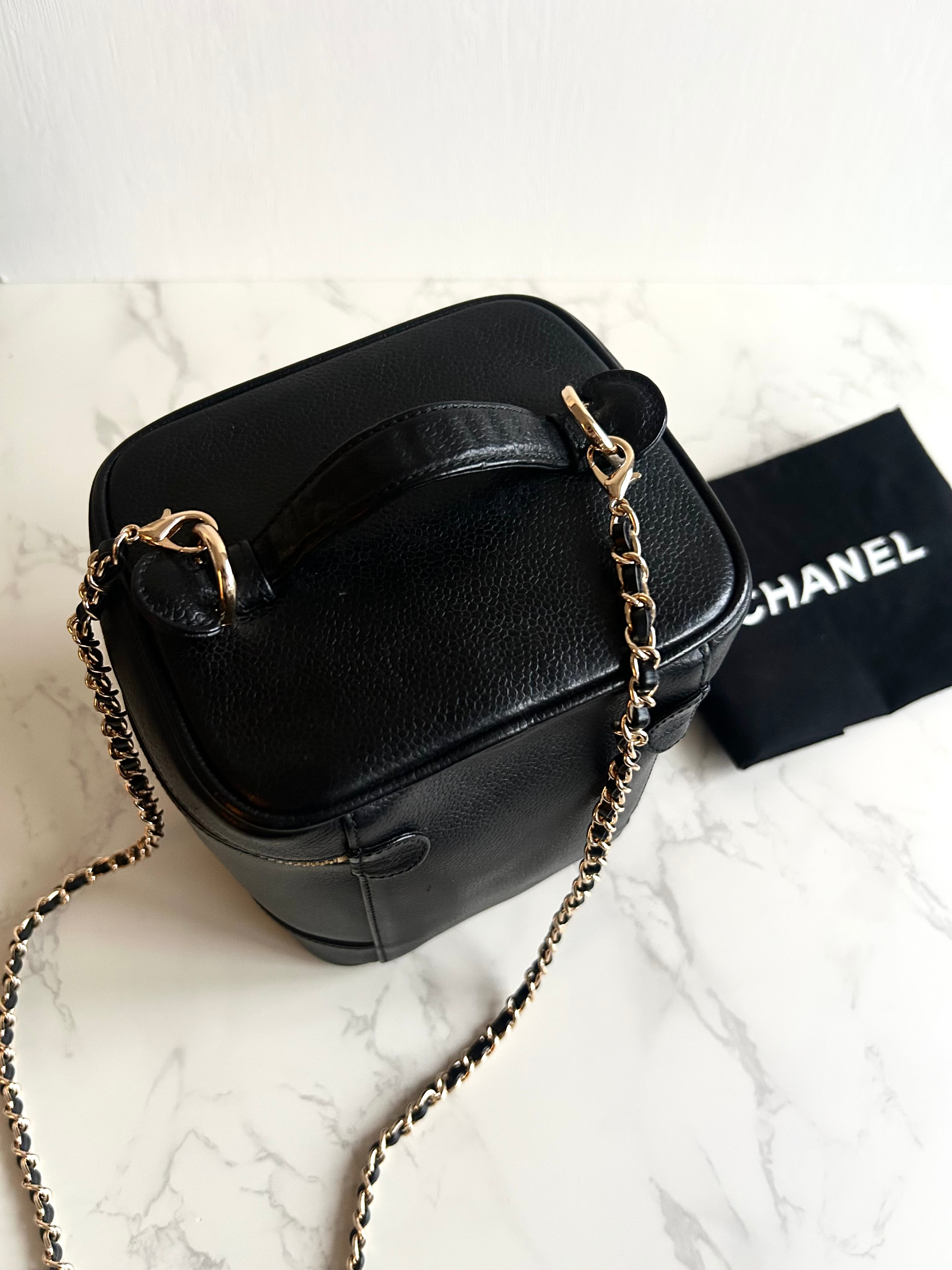 Chanel黑色金扣魚子醬Vanity盒子包/斜背包/側背包/單肩包