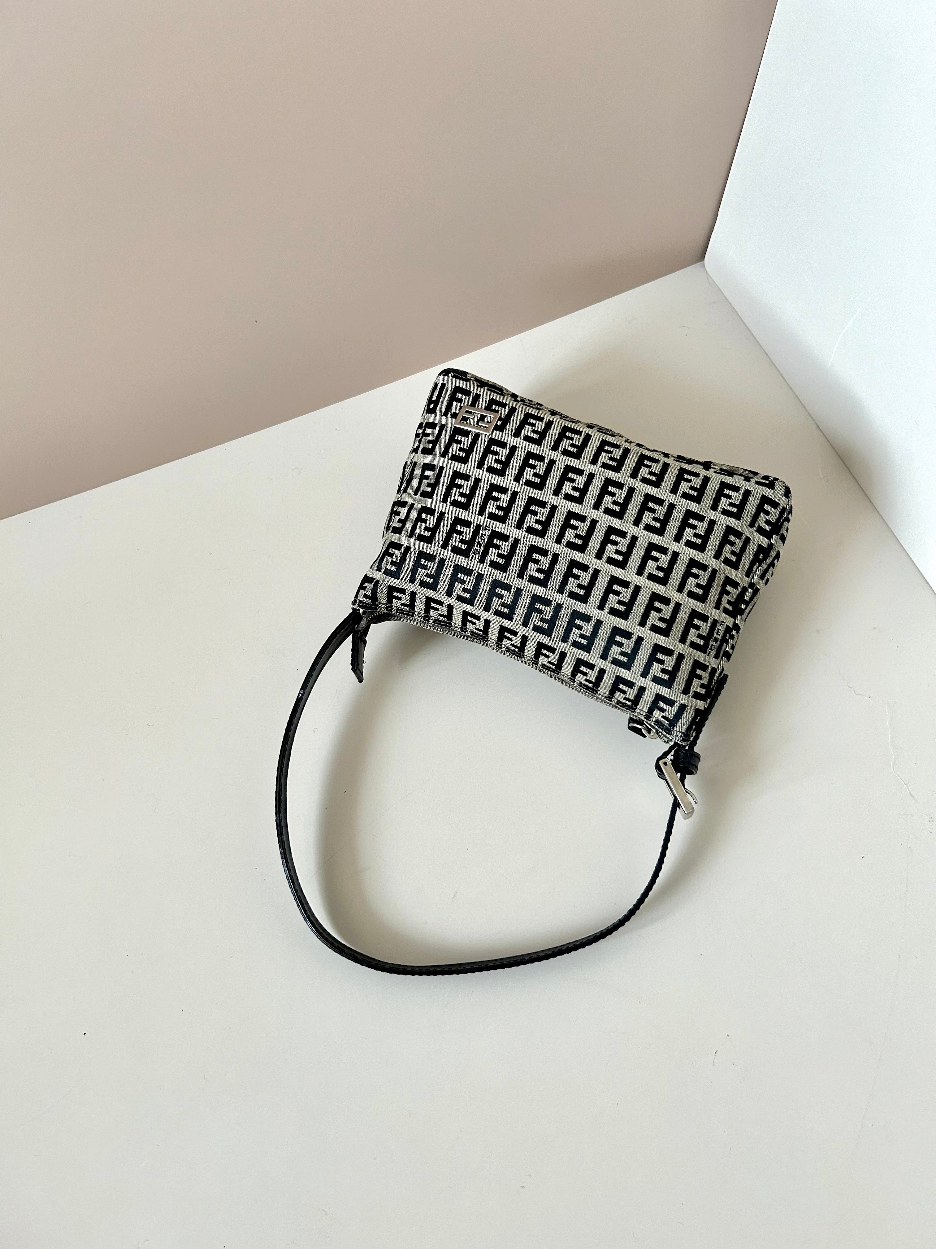 FENDI Zucchino blue and black old flower silver buckle small lunch box bag/underarm bag/side backpack