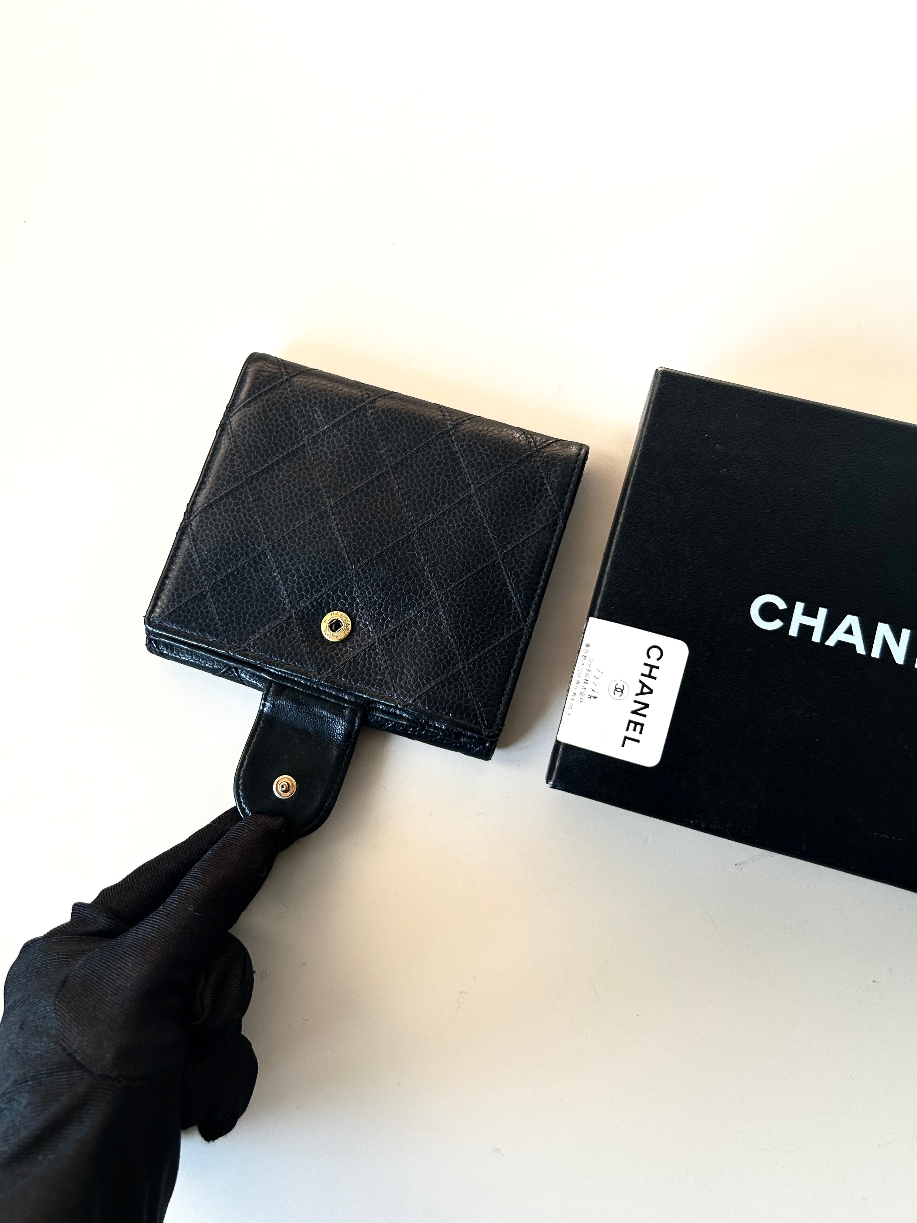 CHANEL rare double-sided gold buckle black caviar cowhide leather short wallet / small wallet / wallet