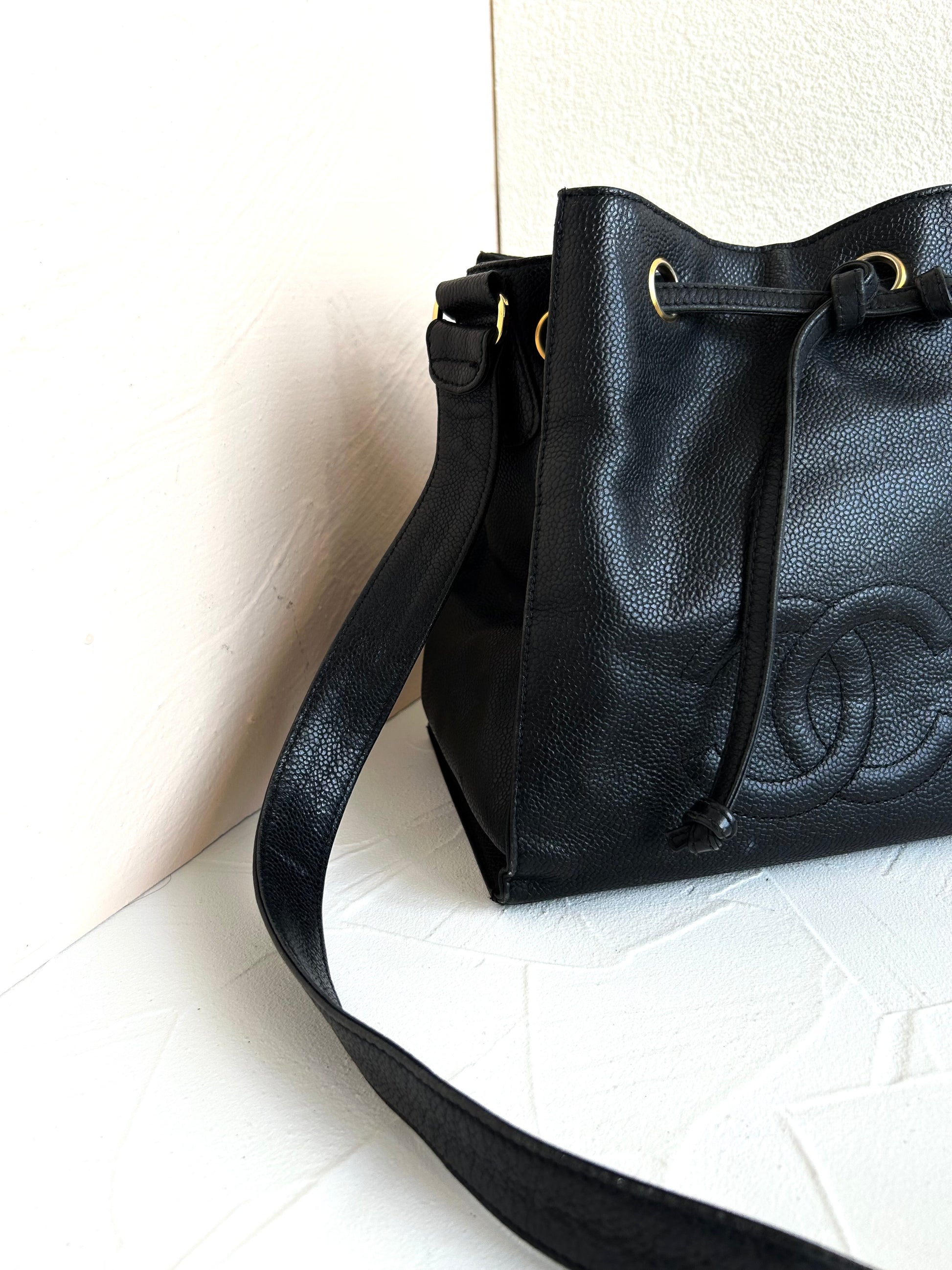 中古二手Chanel黑色魚子醬皮革水桶包/側背包/斜背包