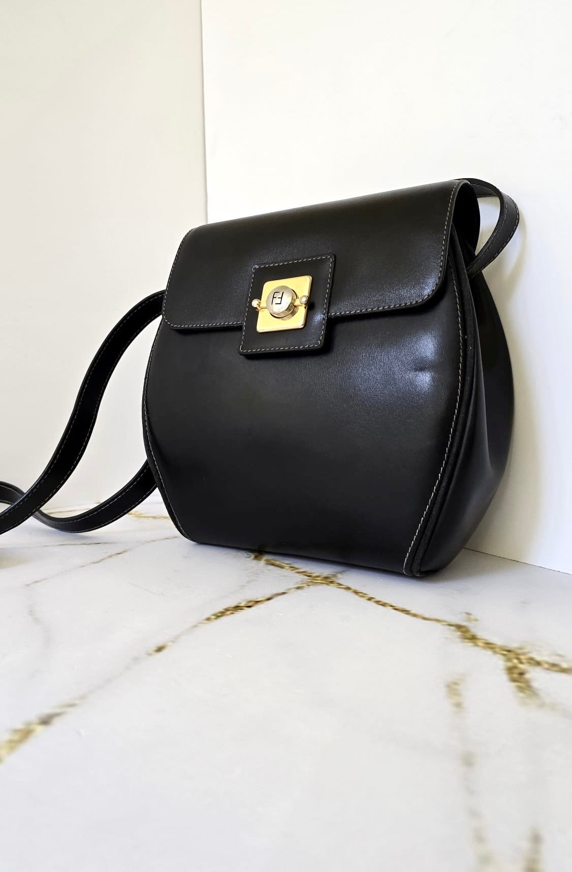 Fendi 中古黑金色旋轉扣元寶包 側背包 斜背包