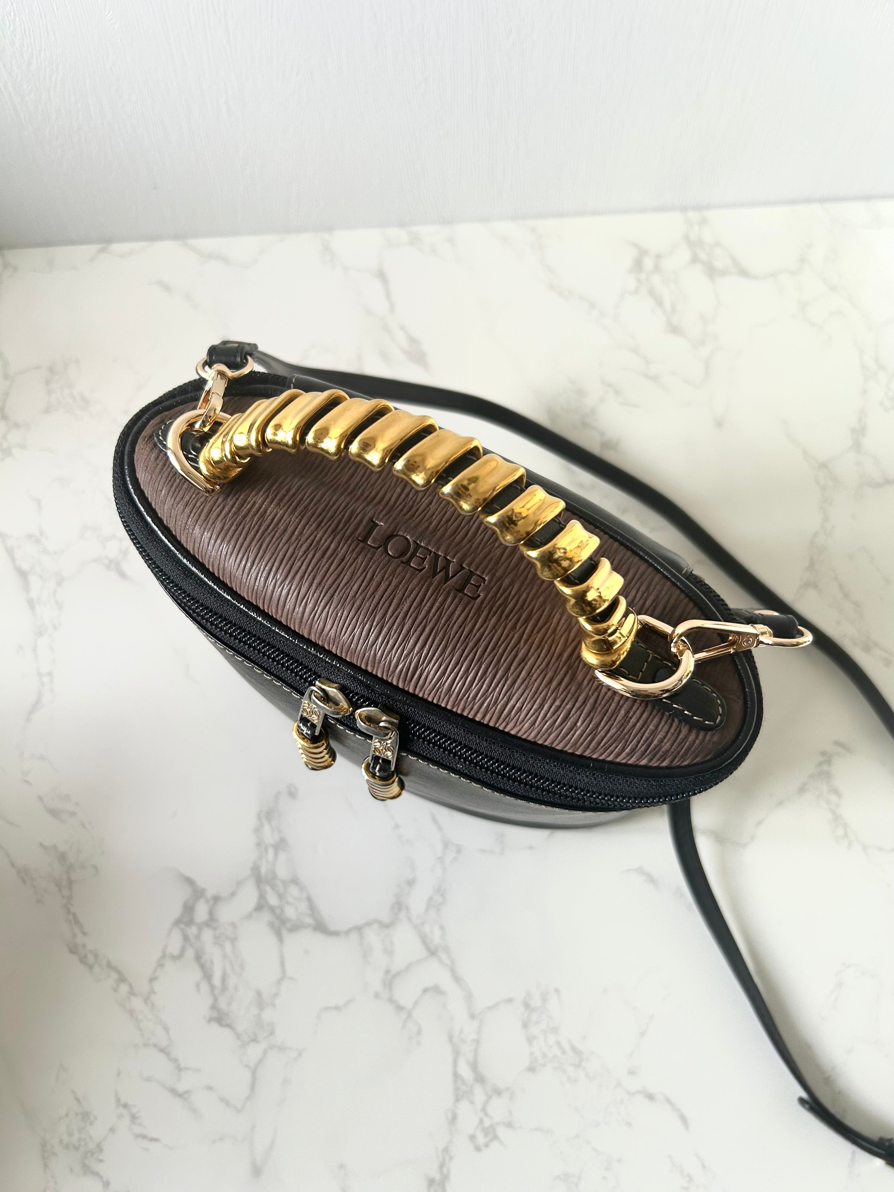 LOEWE gold snake bone black leather box dual-purpose side backpack/oblique backpack/handbag