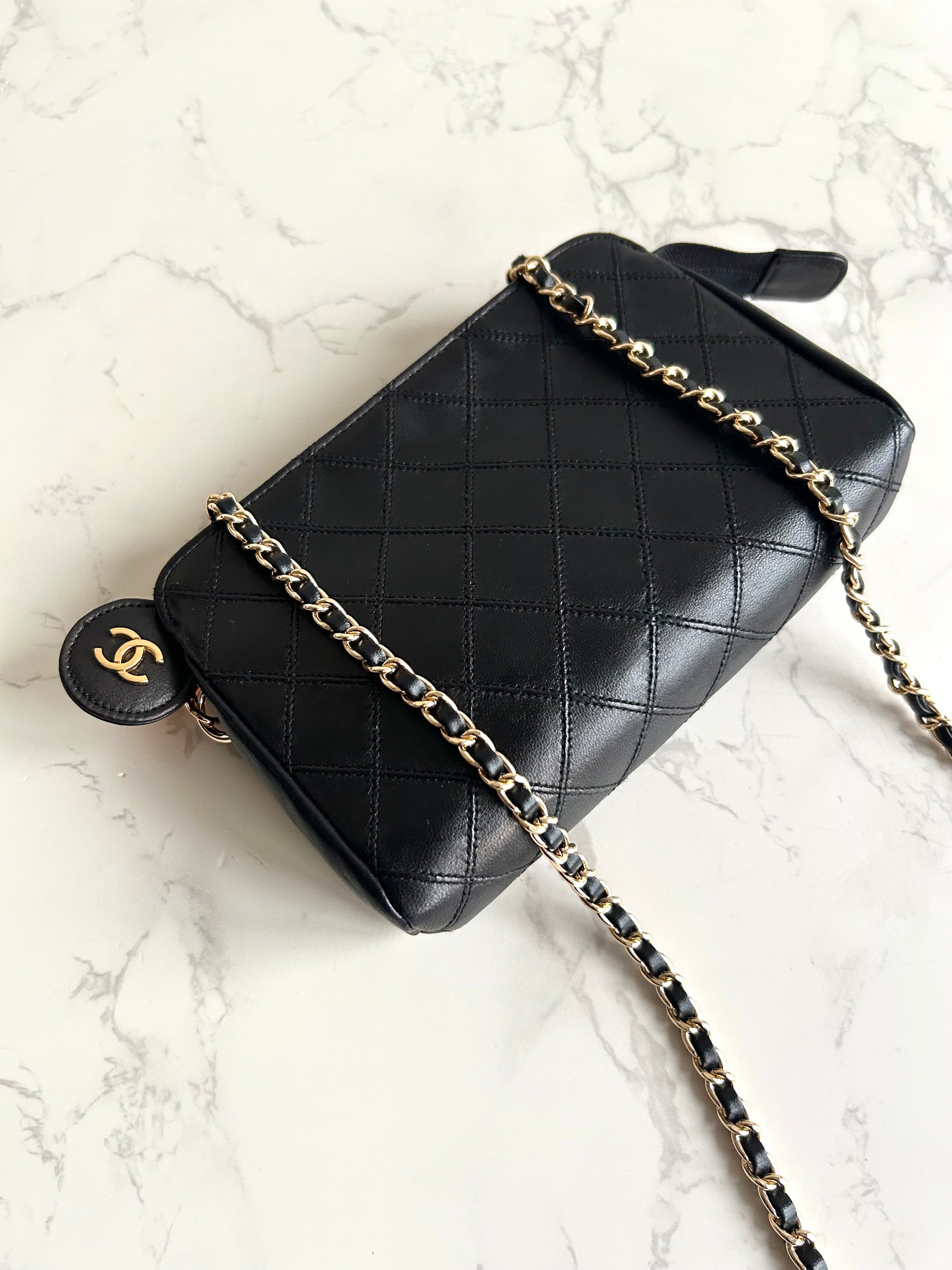 Chanel 黑色小羊皮革Matelassé斜背包/單肩包/側背包