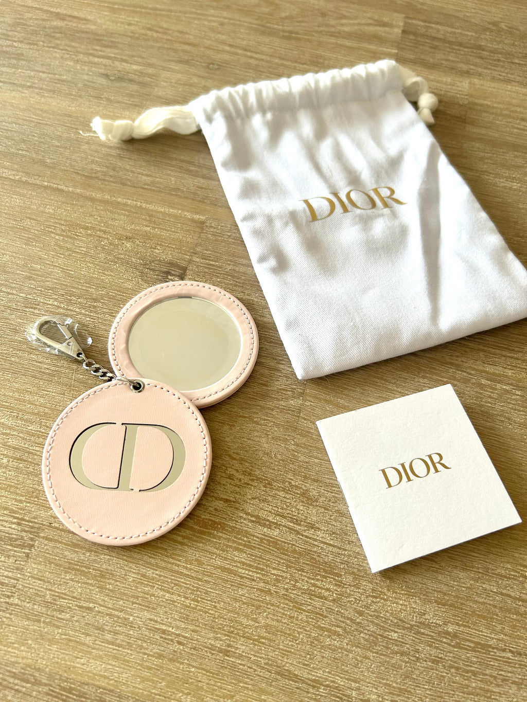 Women's Day gift for purchases over HKD$3888 - CHRISTIAN DIOR pink portable rotating mirror (with original photo card)