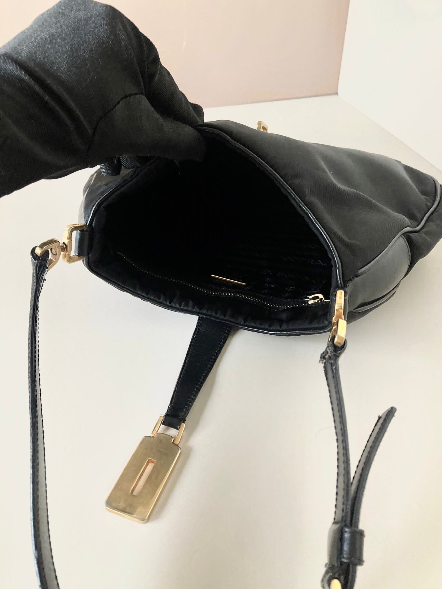 PRADA 黑色金三角Hobo腋下單肩小包/腋下包/側背包
