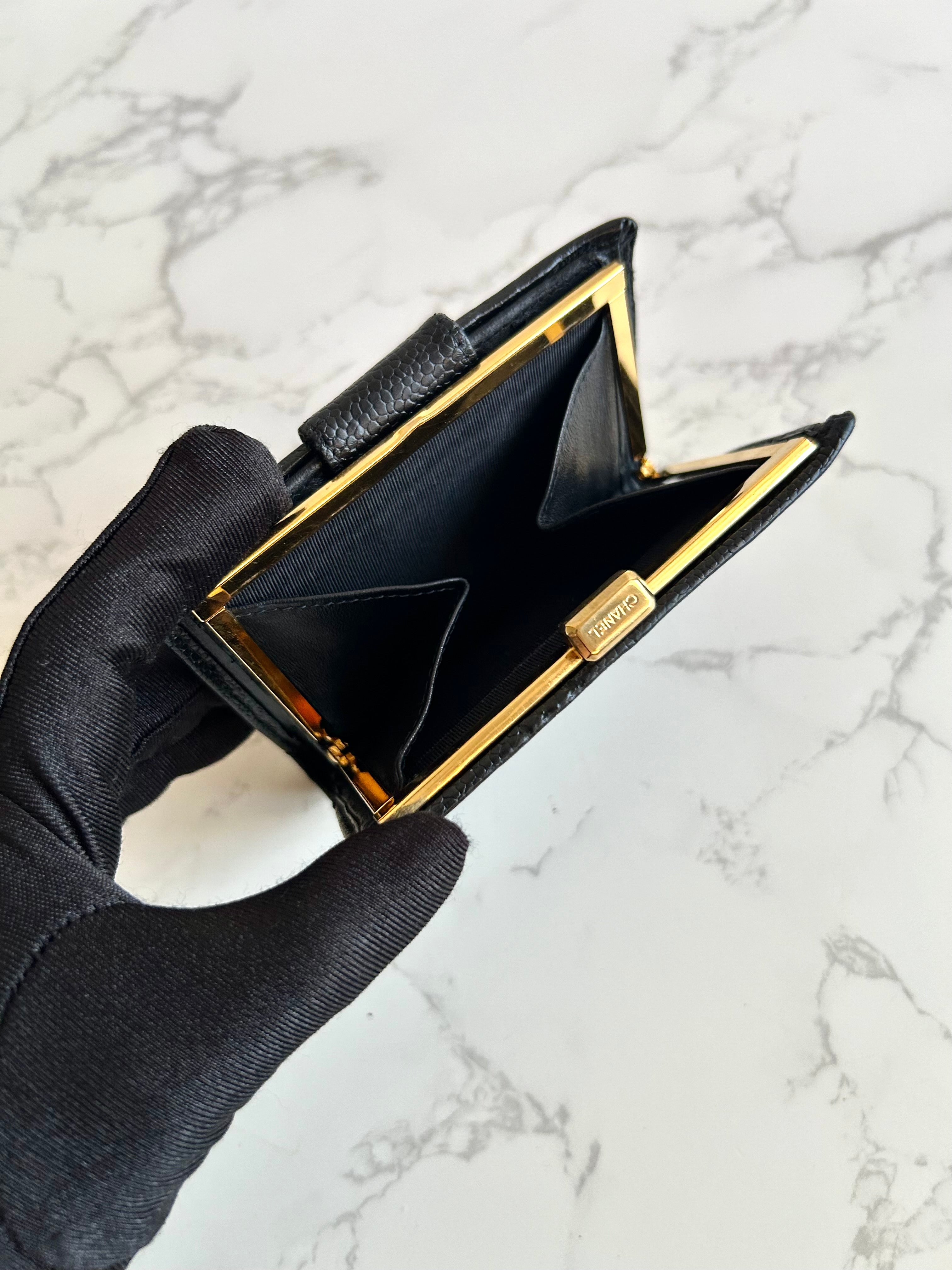 CHANEL rare gold buckle black caviar cowhide leather short wallet / wallet / purse