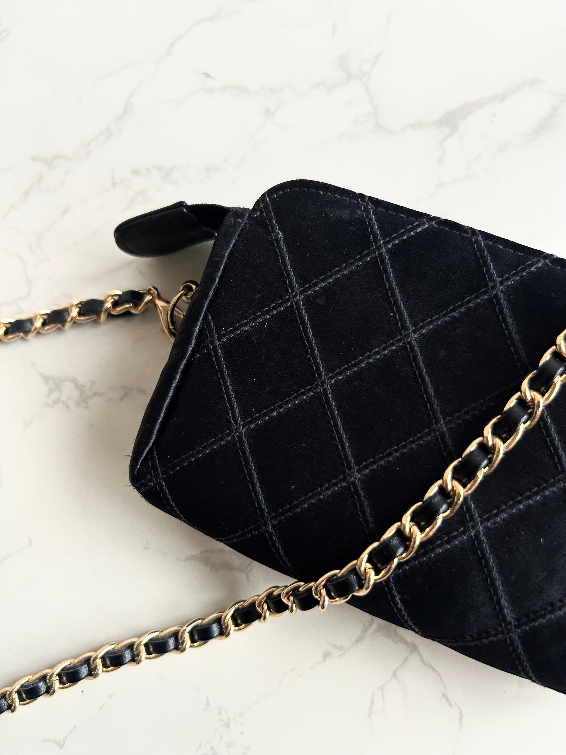 稀有Chanel 黑金色水鑽絲絹包/側背包/斜背包