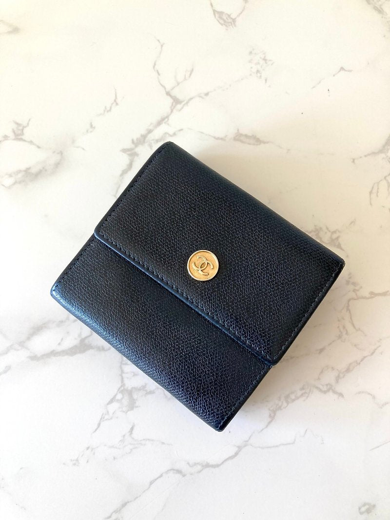 CHANEL Rare Black Cowhide Leather Gold Coin Short Wallet / Small Wallet - Japanese Second-hand Vintage