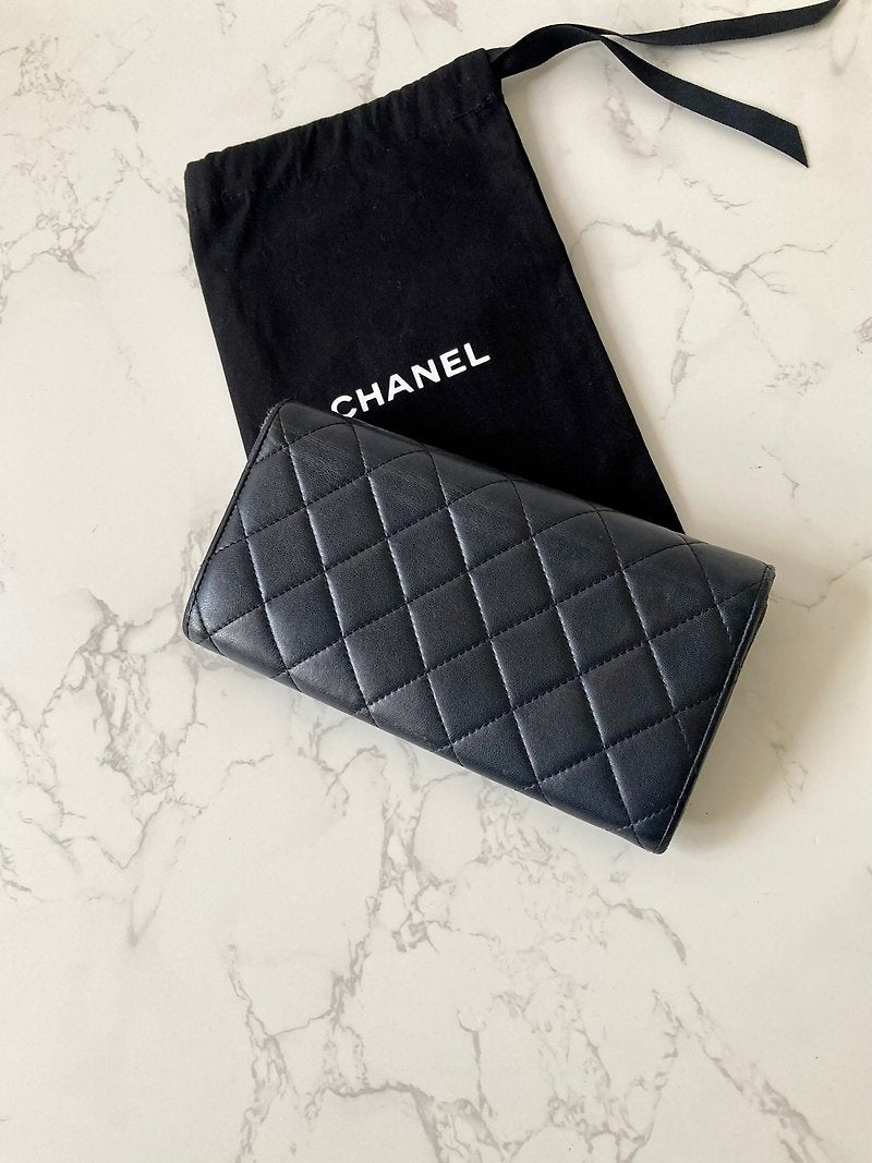 CHANEL 經典黑色小羊皮革格紋銀標長夾/錢包