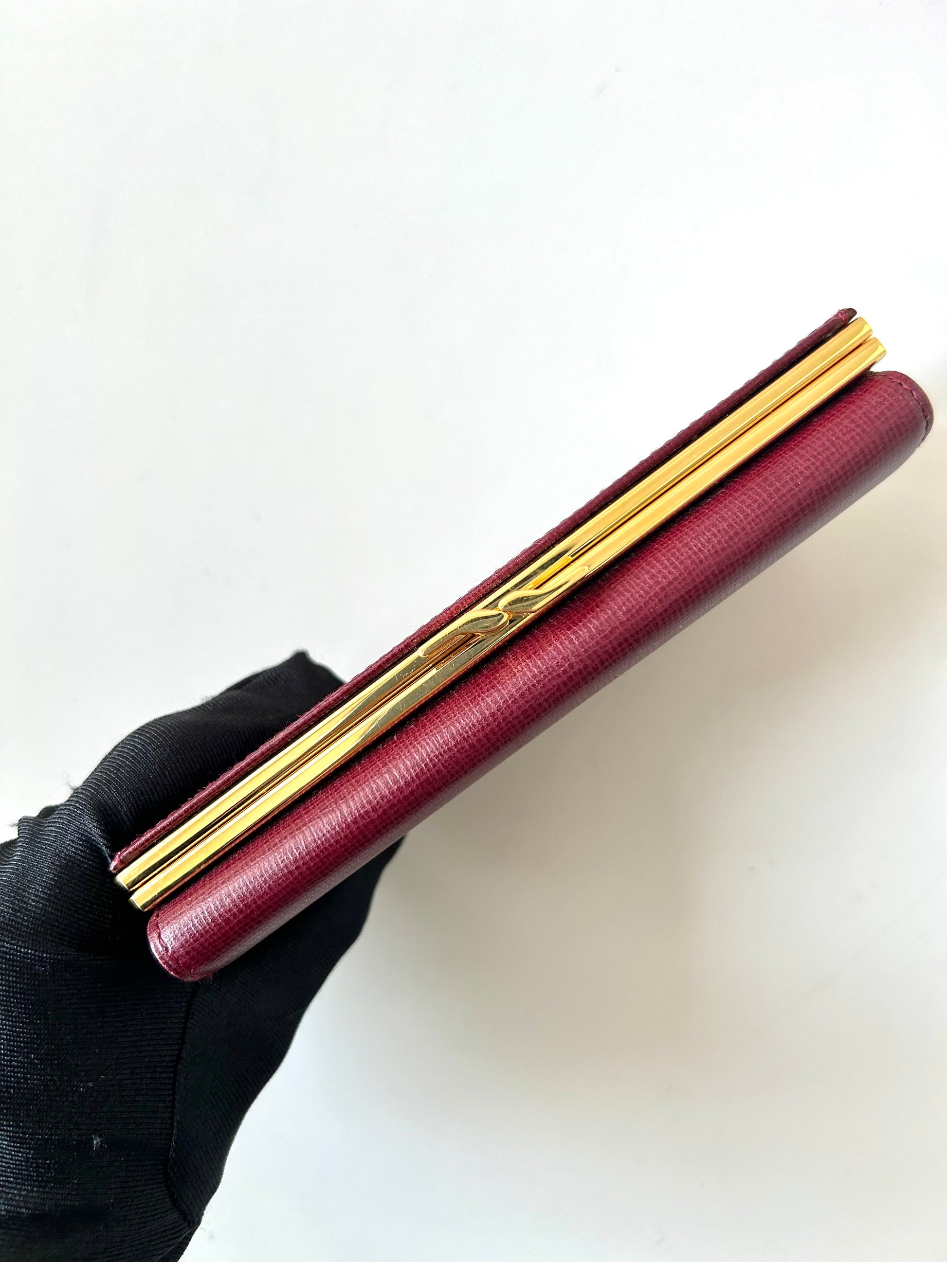 CARTIER Must de Cartier 酒紅皮革中短夾口金錢包/銀包