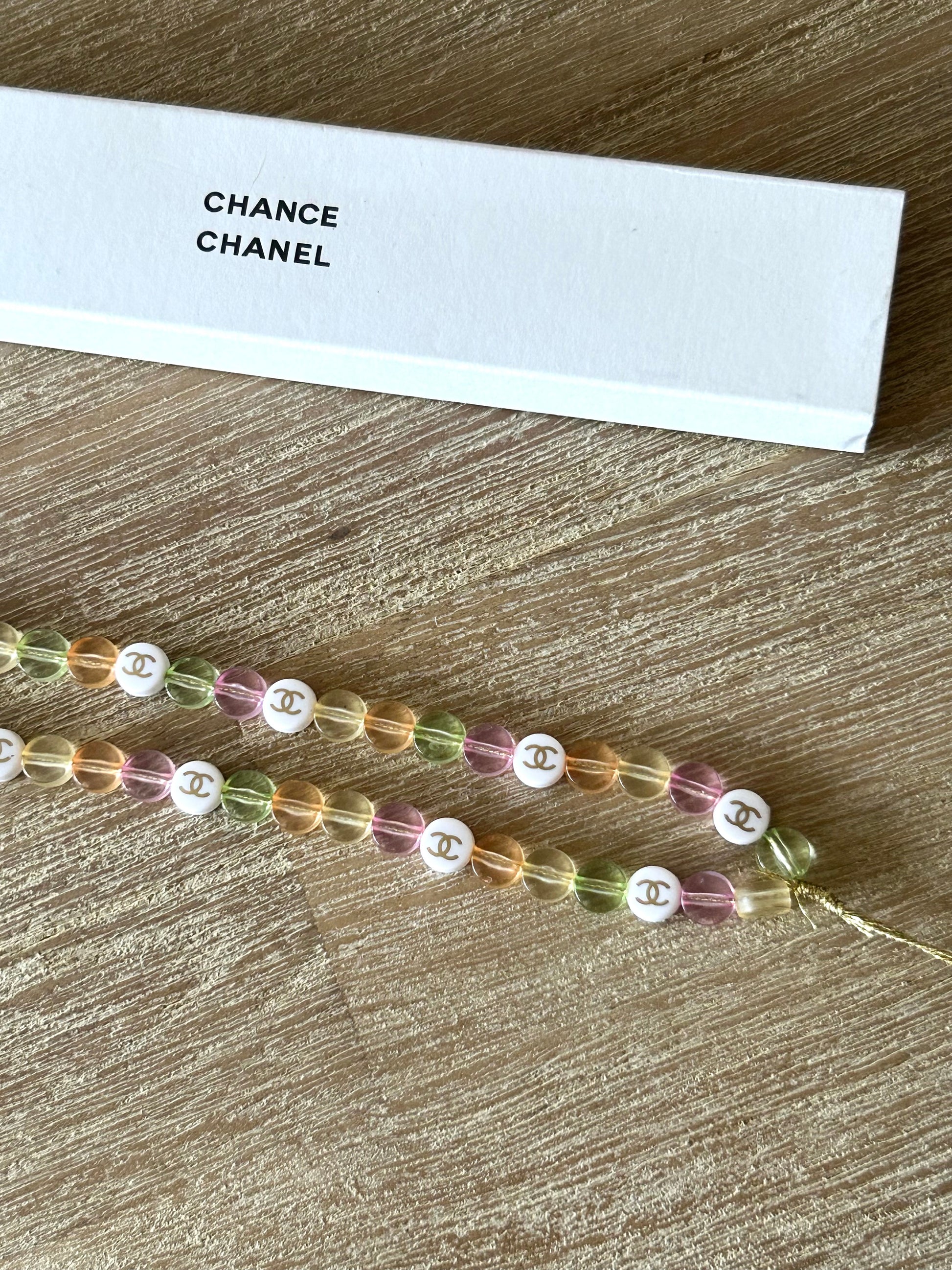 女神節滿額 HKD$3888贈品 - 
- CHANEL 彩色串珠手機繩/掛飾