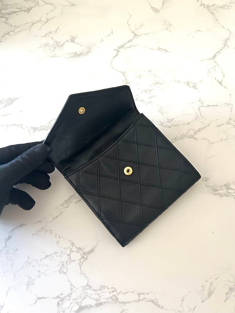 CHANEL 稀有雙面黑色小羊皮革金標短夾/錢包