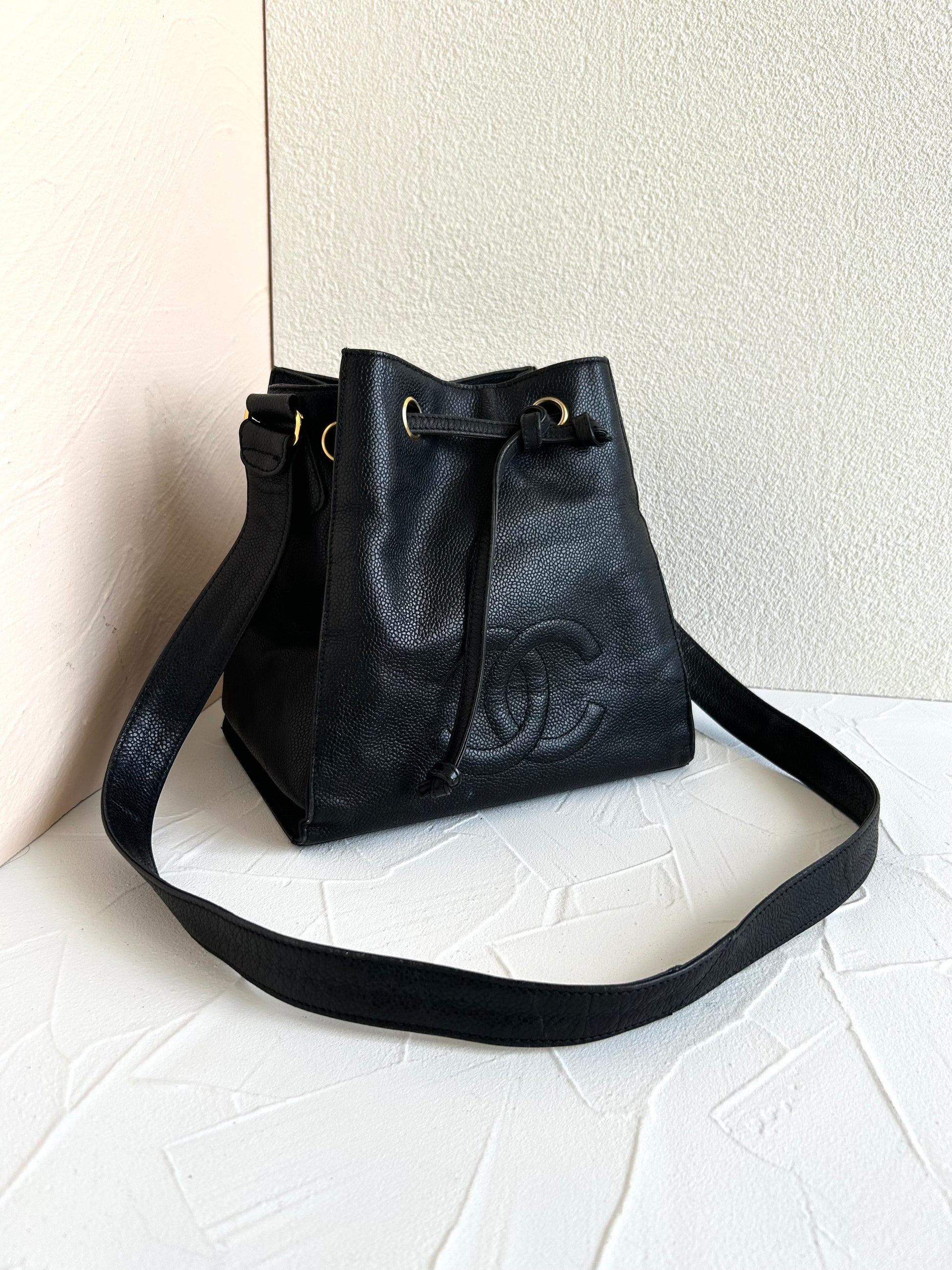 中古二手Chanel黑色魚子醬皮革水桶包/側背包/斜背包